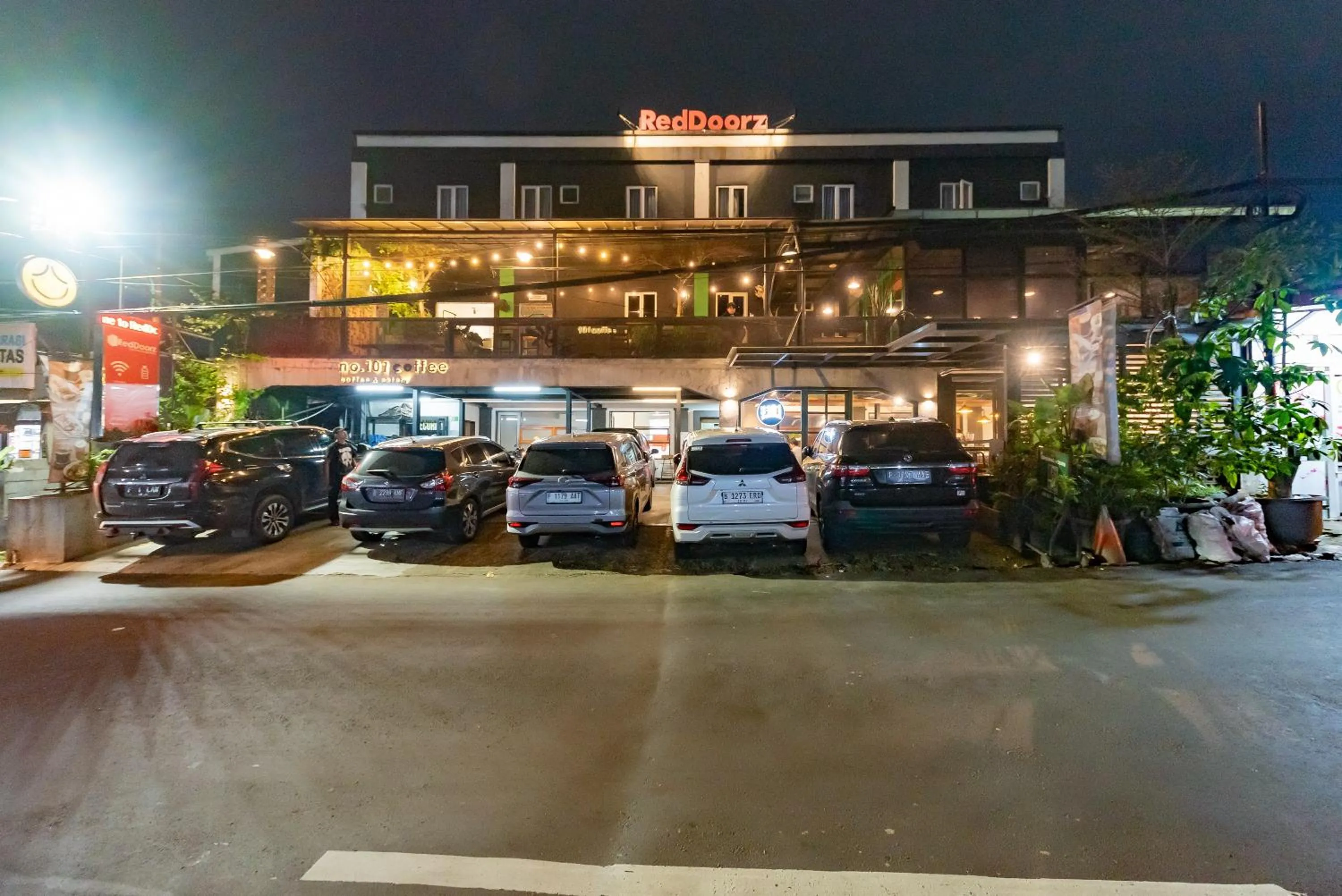 Property building in RedDoorz near Botani Square Mall