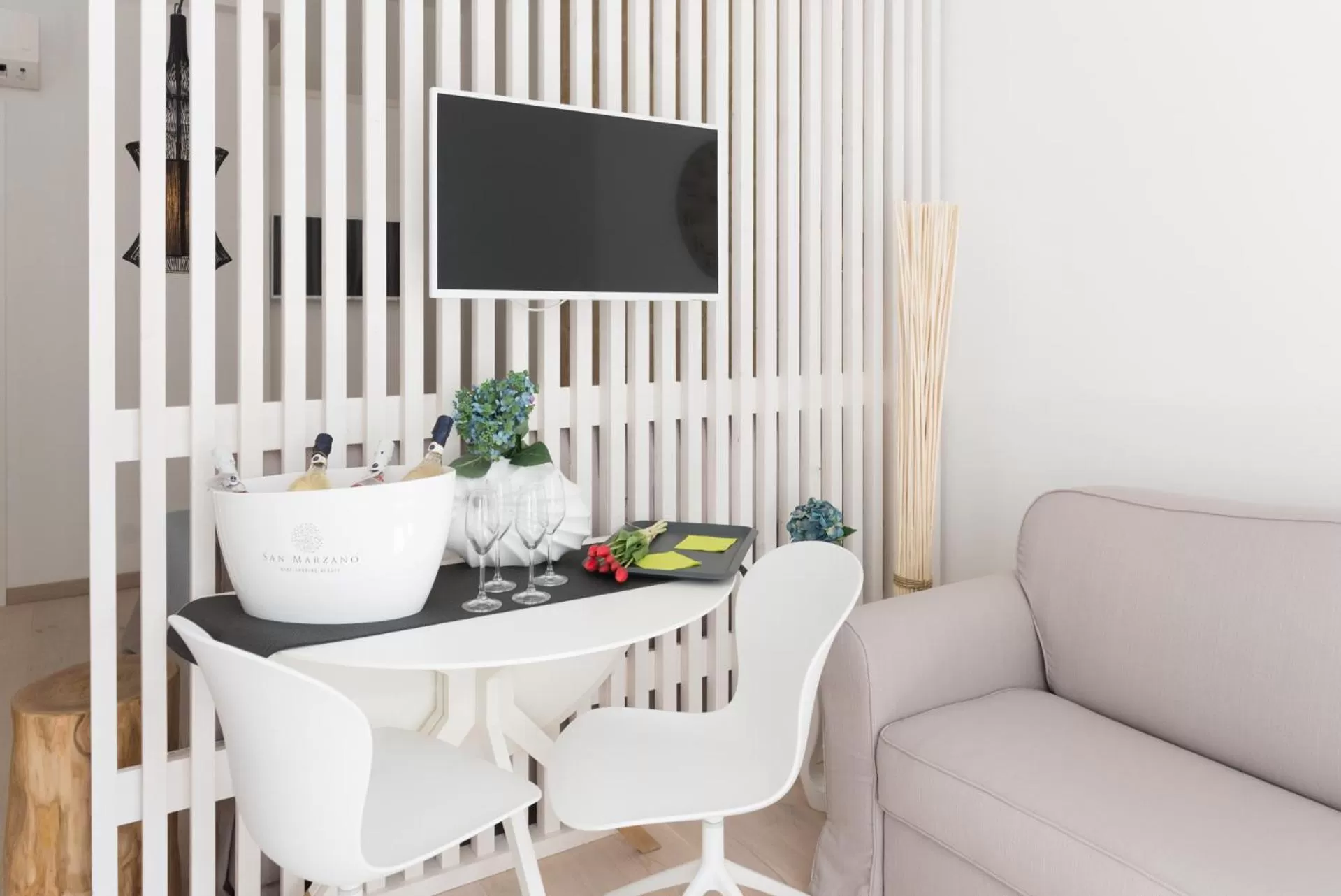 Seating area in Mare Versus Luxury Suites