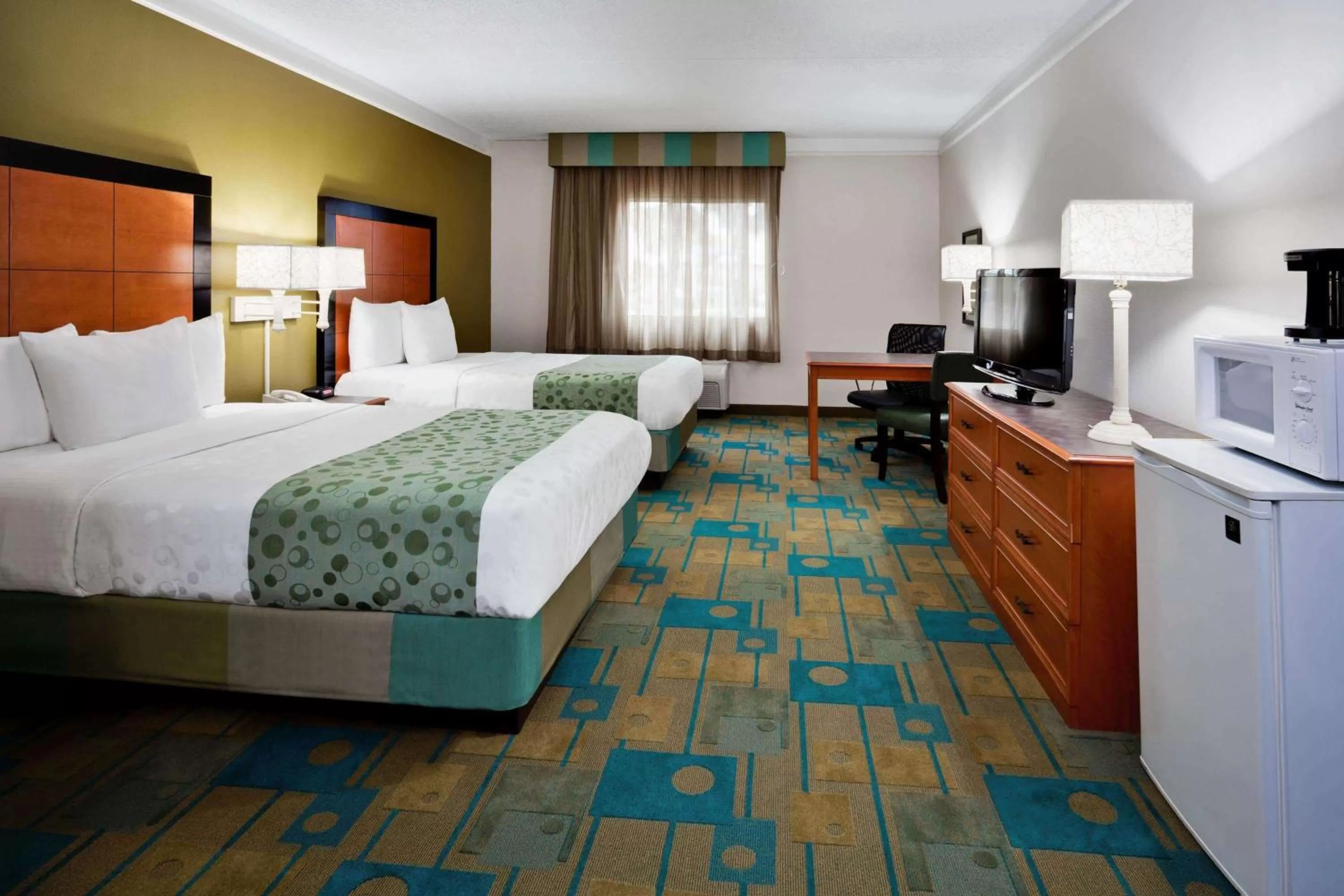 Photo of the whole room, Bed in La Quinta by Wyndham St. Pete-Clearwater Airport