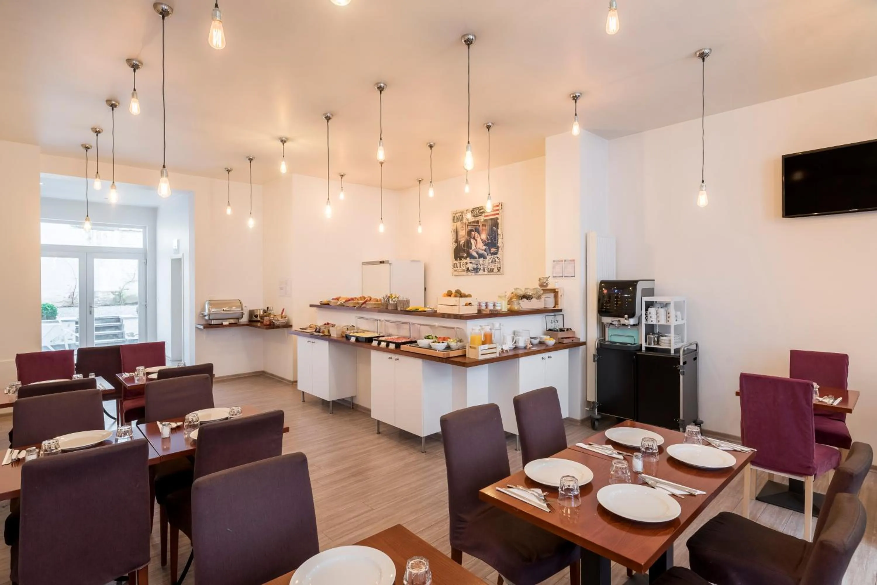 Buffet breakfast in Beverly Hills Hotel