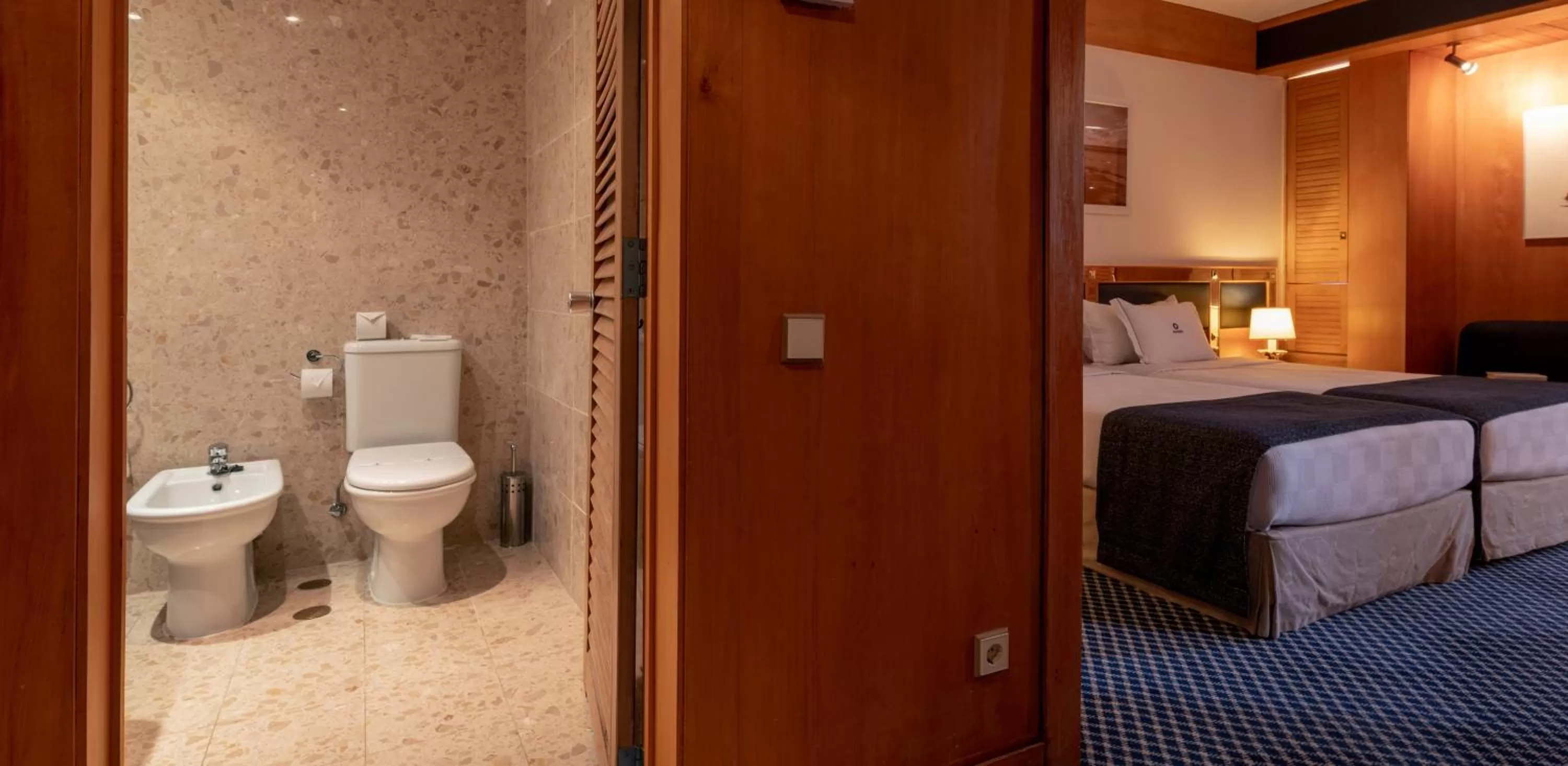 Bathroom, Bed in Algarve Casino Hotel