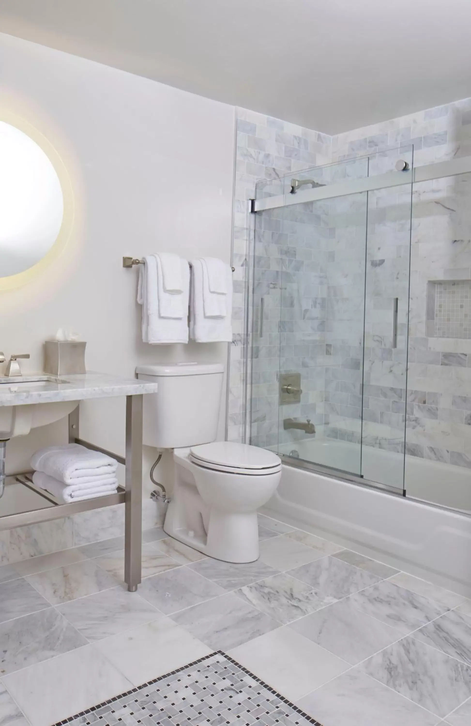 Premier One-Bedroom Suite in The Georgian Terrace Premier One-Bedroom Suite in The Georgian Terrace