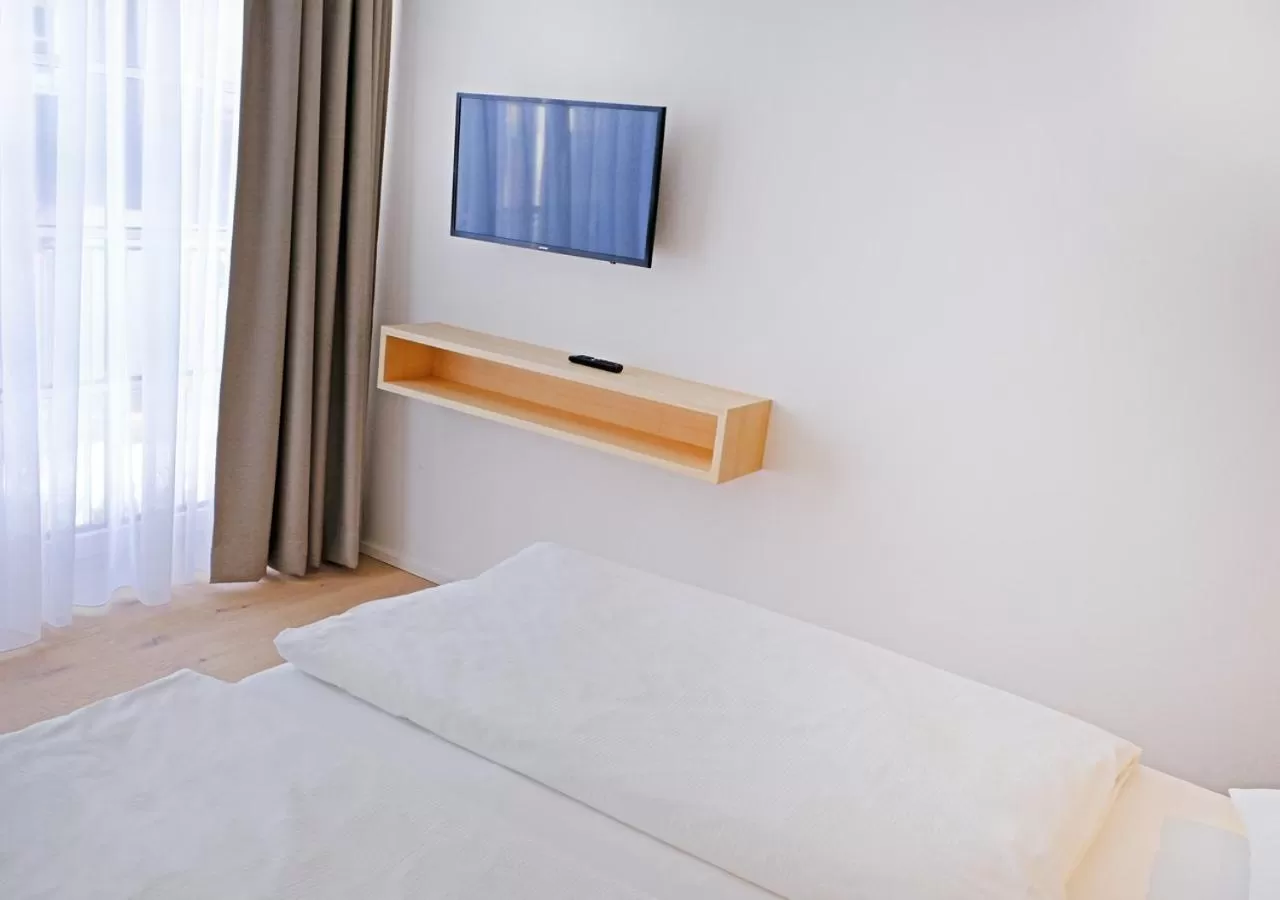 Bedroom, Bed in Hotel Bayerischer Hof