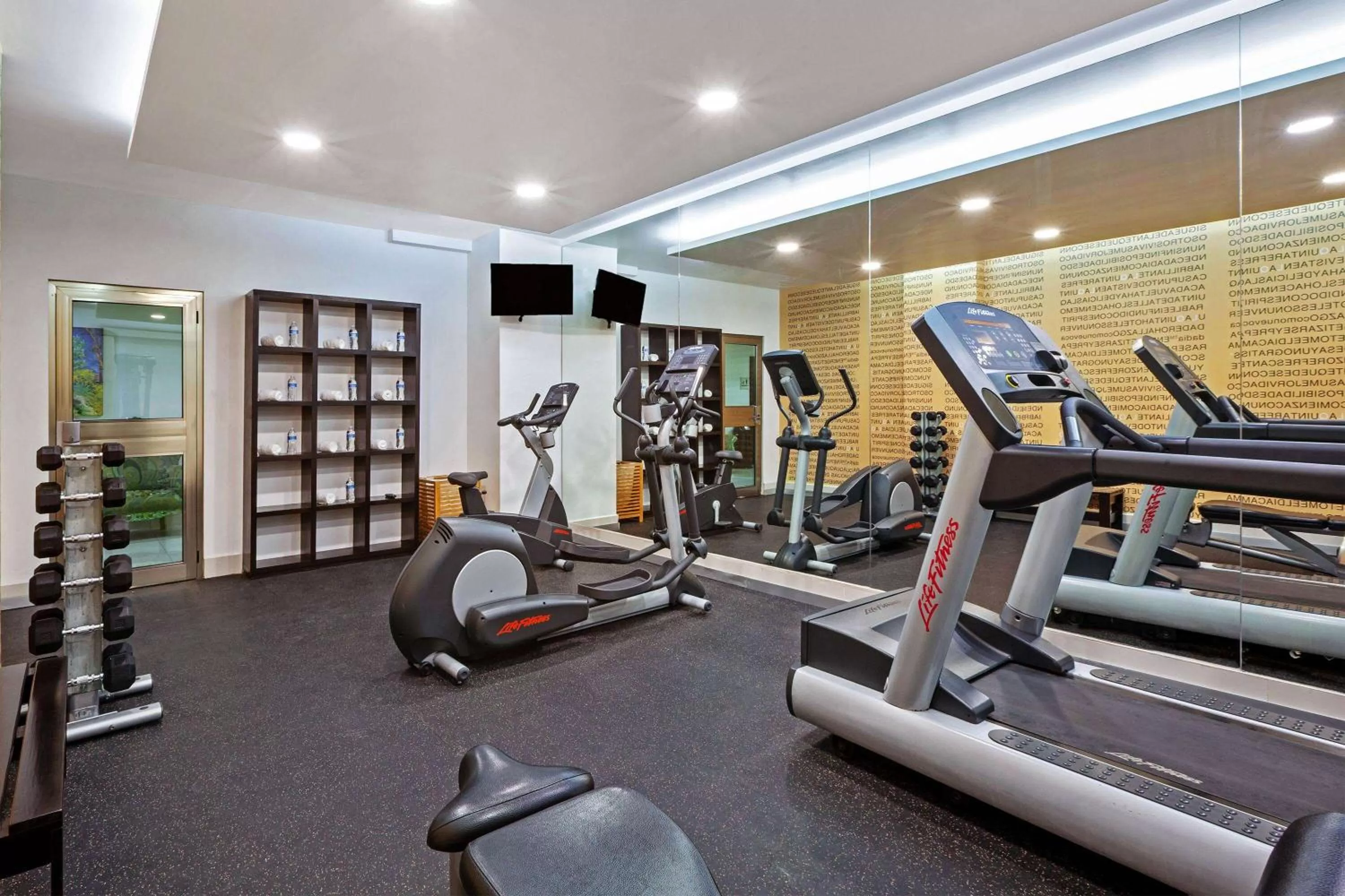 Fitness centre/facilities in Wyndham Garden Cancun Downtown
