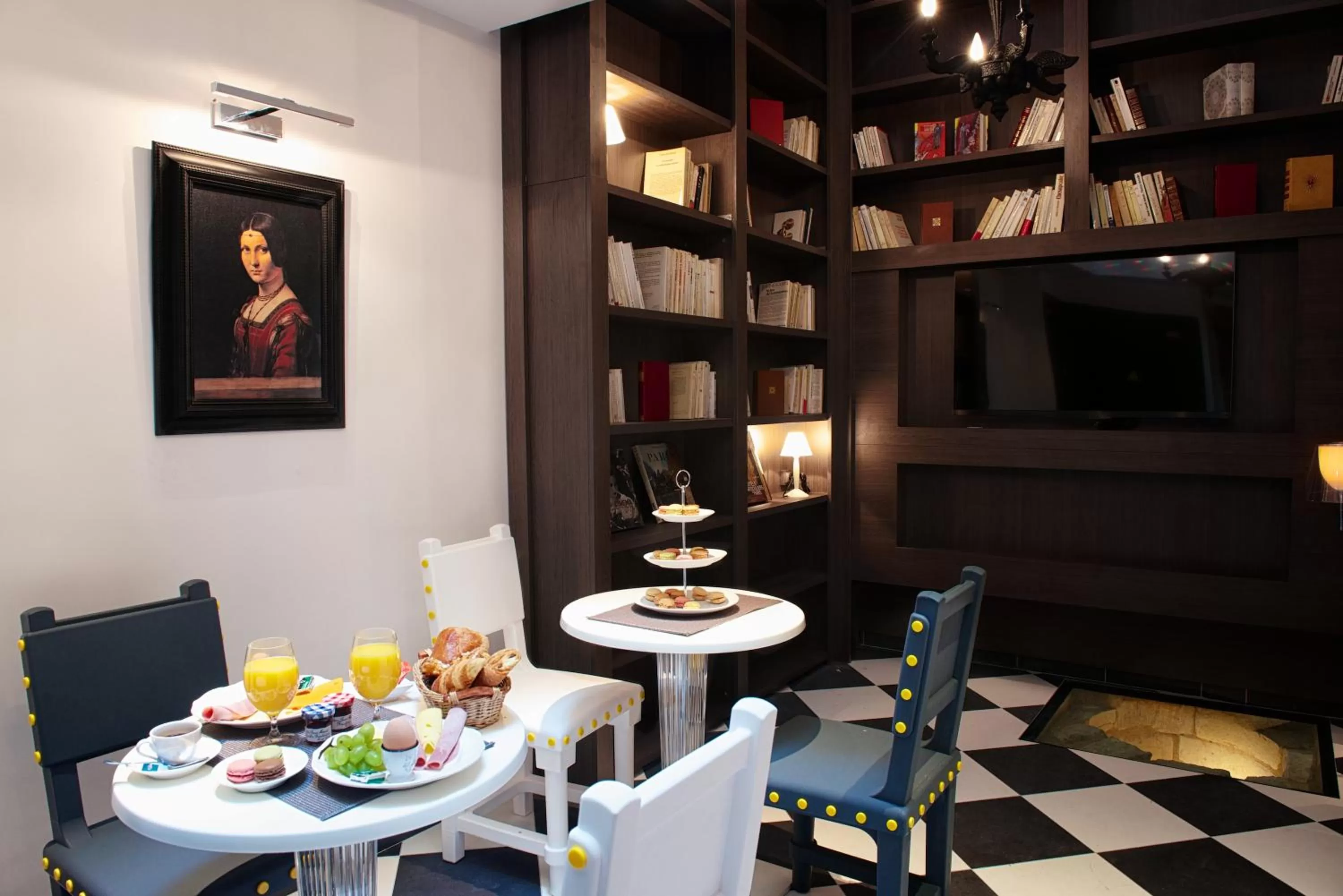 Continental breakfast in Hôtel le Clos de Notre Dame