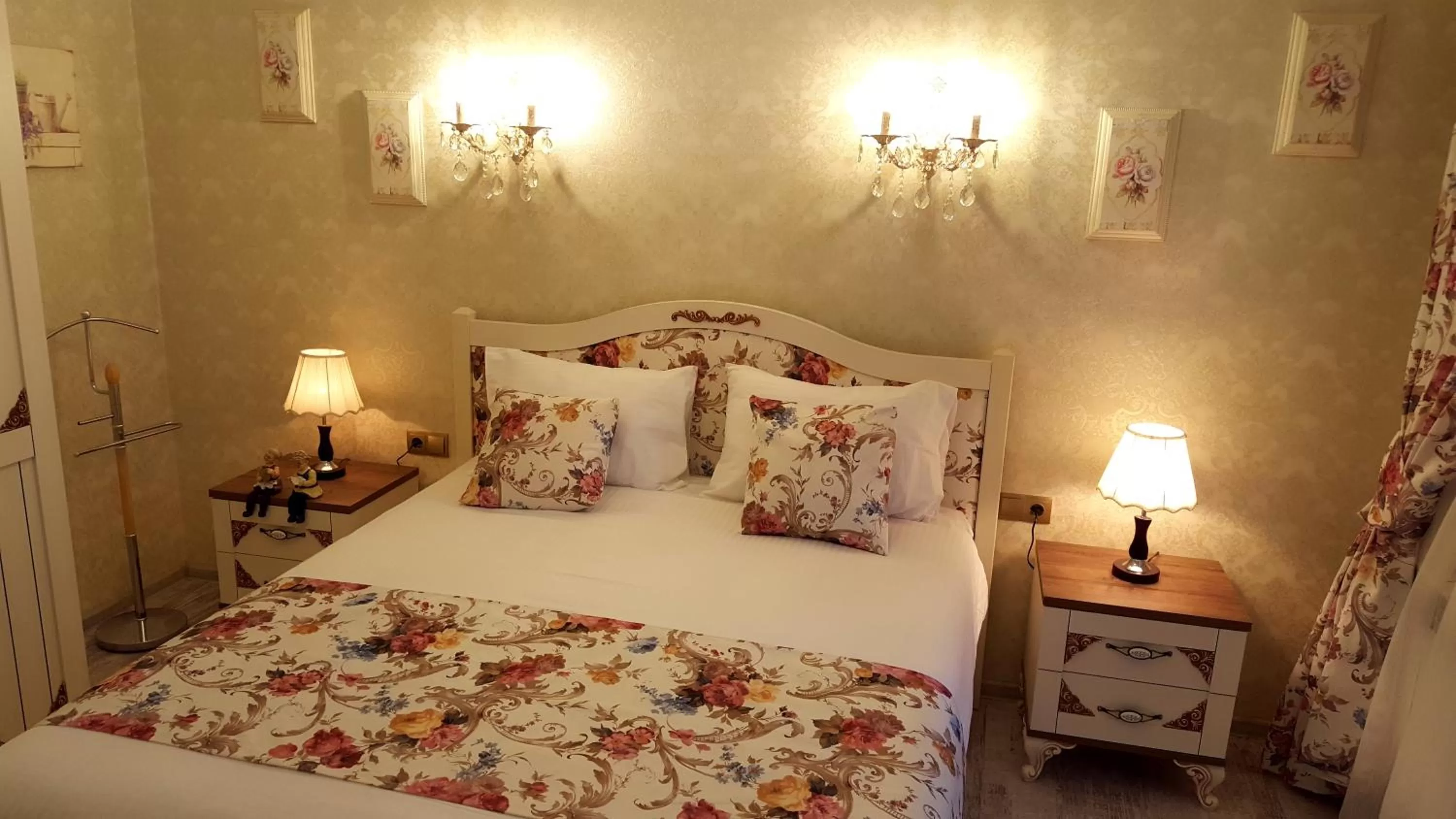 Bed in English Home Hotel Tbilisi