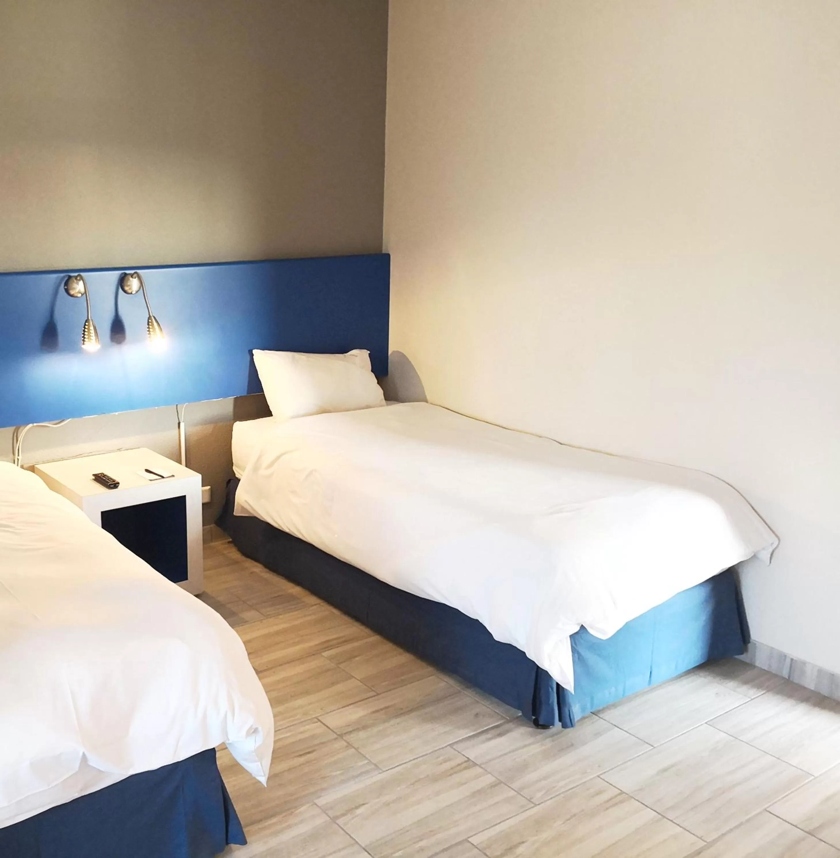 Bed in Premier Splendid Inn Bayshore