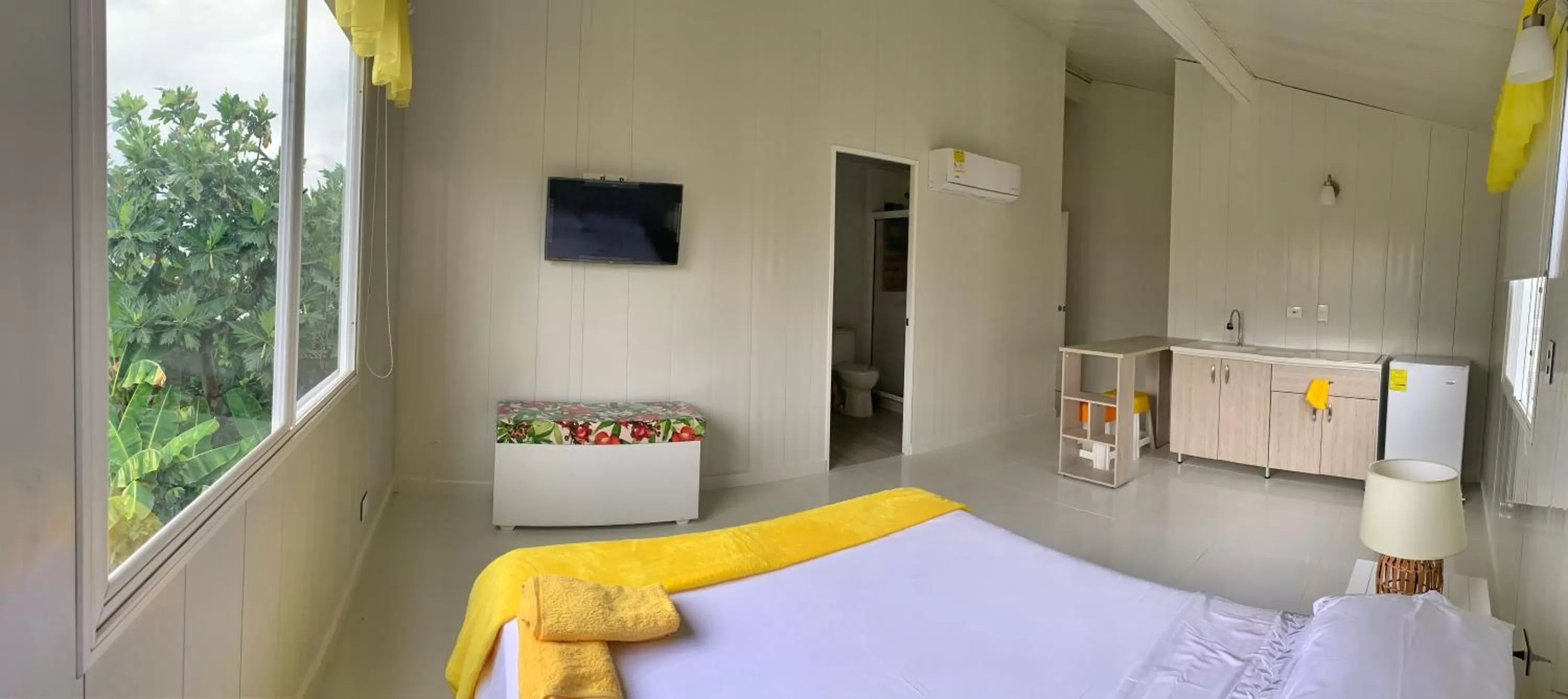 Bed in Tropical Coral