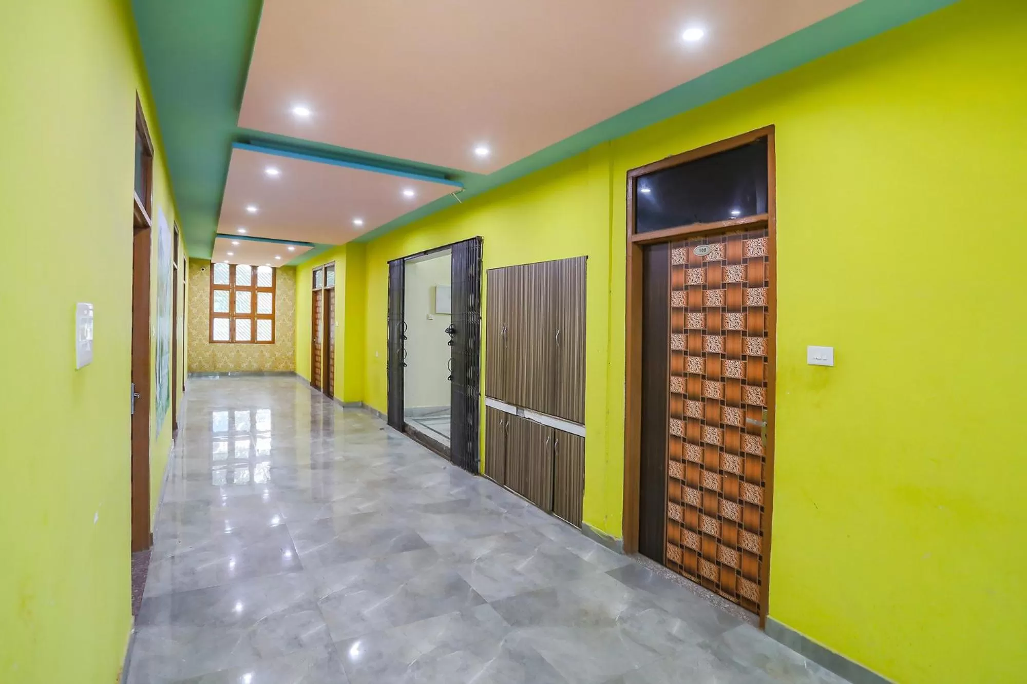 Lobby or reception in FabHotel Kriti Green - Hanuman Mandir, Lathia