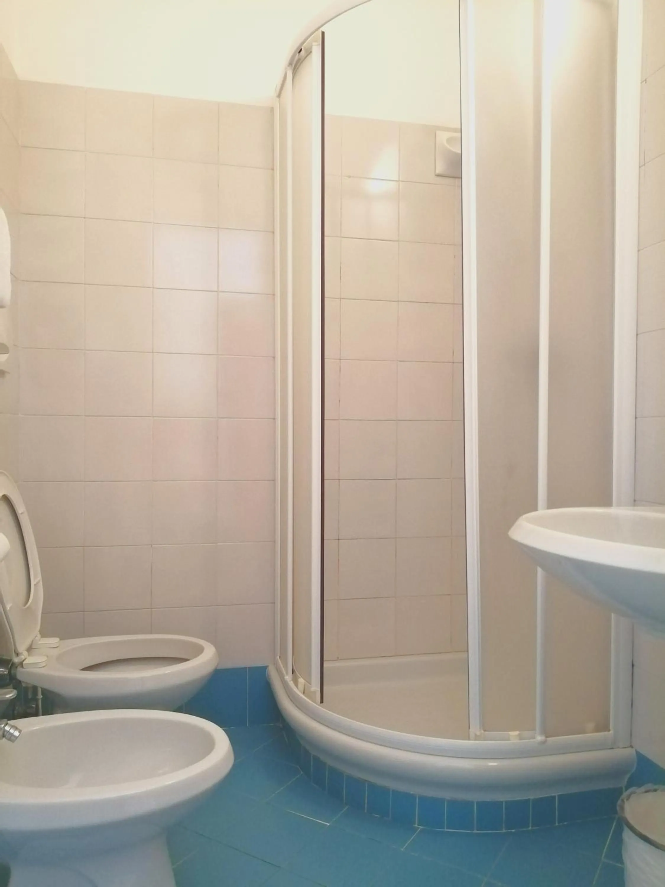 Shower in Hotel Boston