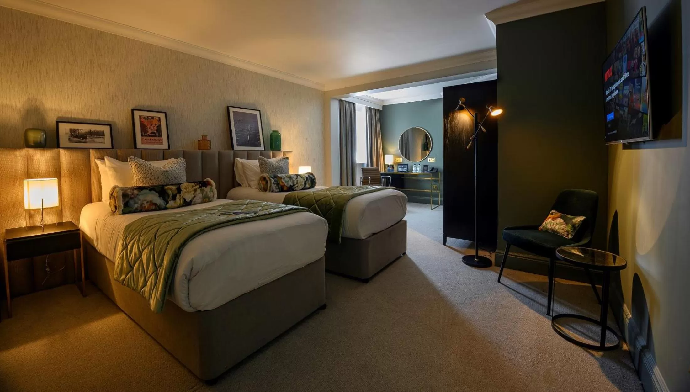 Photo of the whole room, Bed in Gonville Hotel