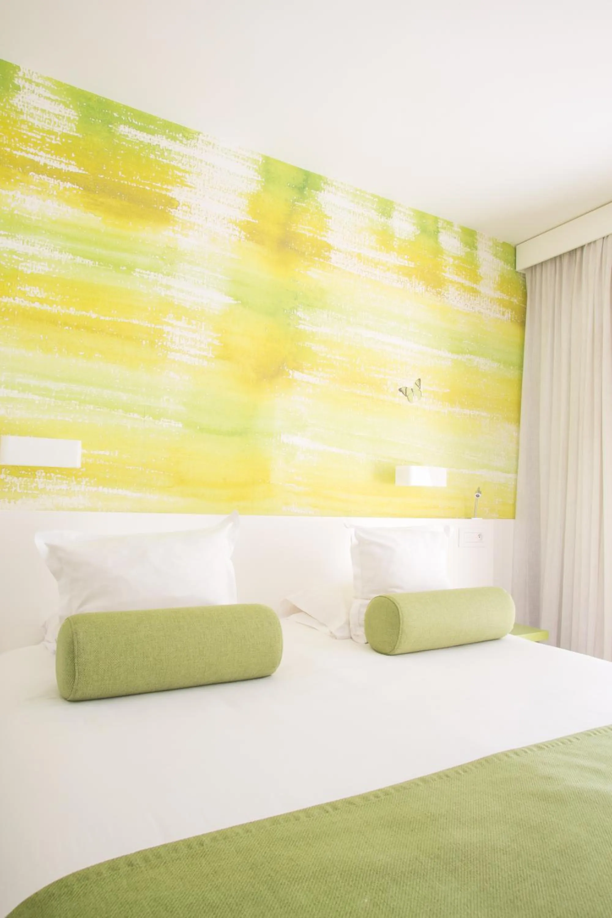 Bed in Hotel Restaurant La Vague de Saint Paul