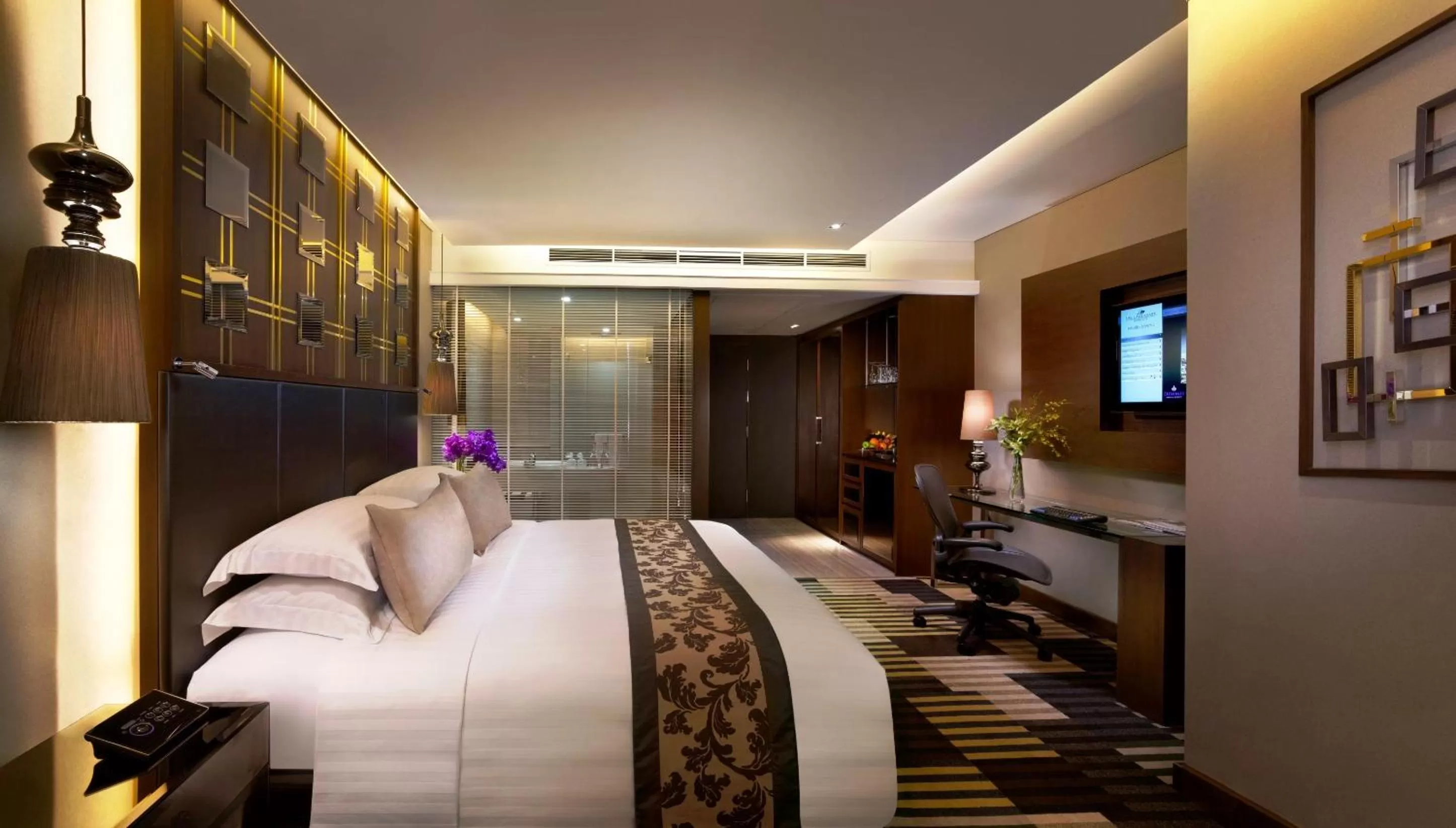 Bed in The Landmark Bangkok
