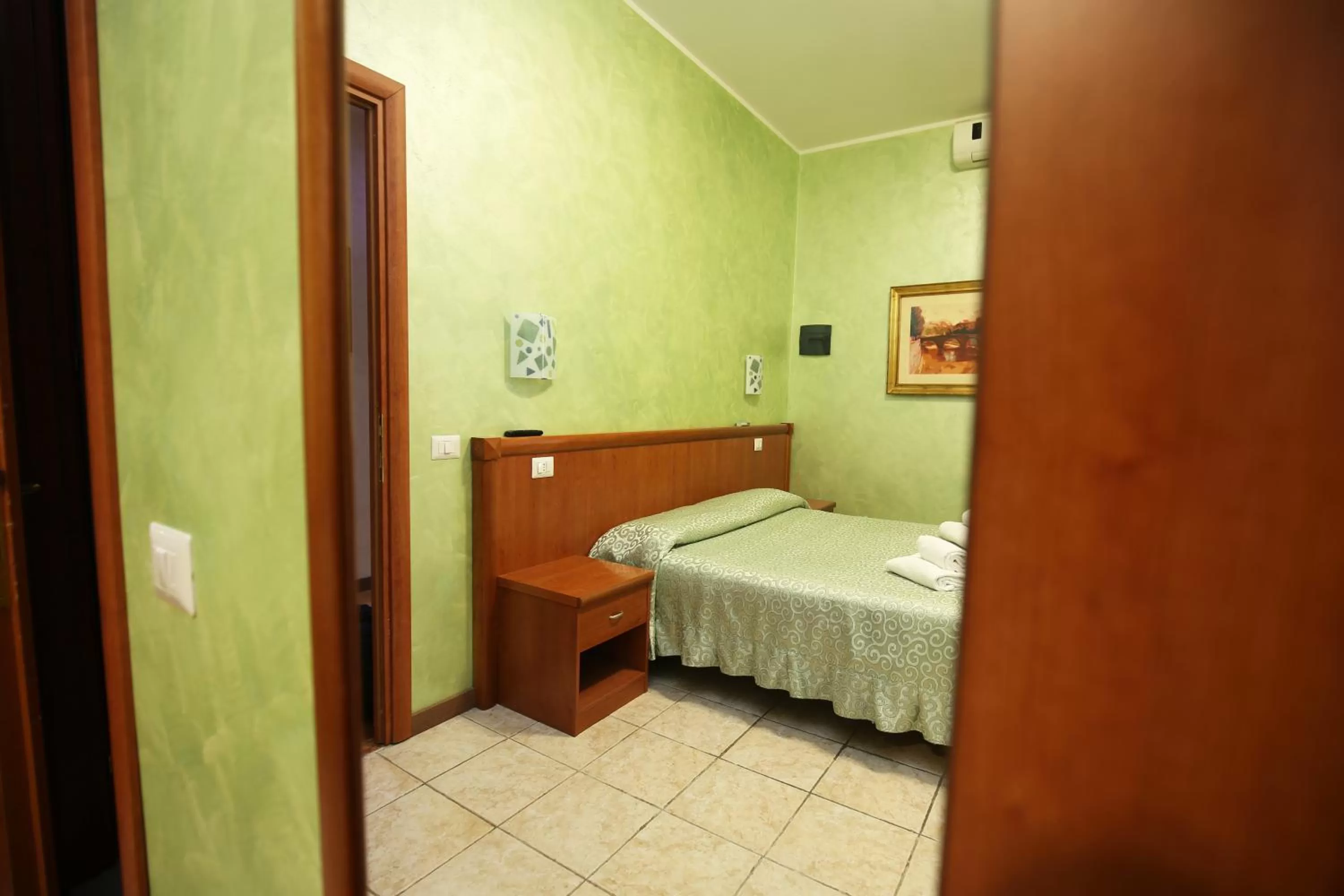 Bedroom, Bed in Hotel Tokyo