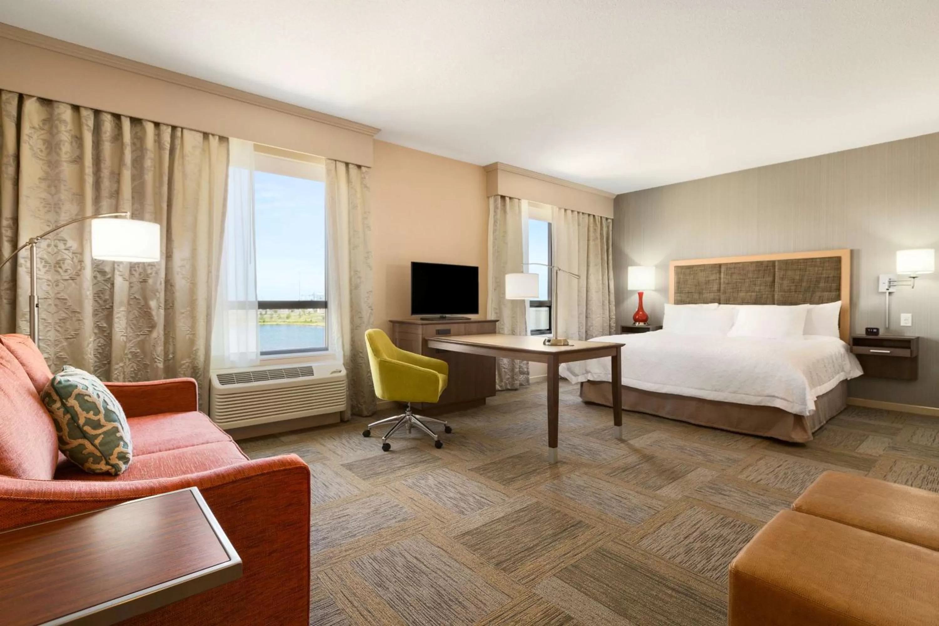 Bedroom, Bed in Hampton Inn by Hilton Edmonton/Sherwood Park