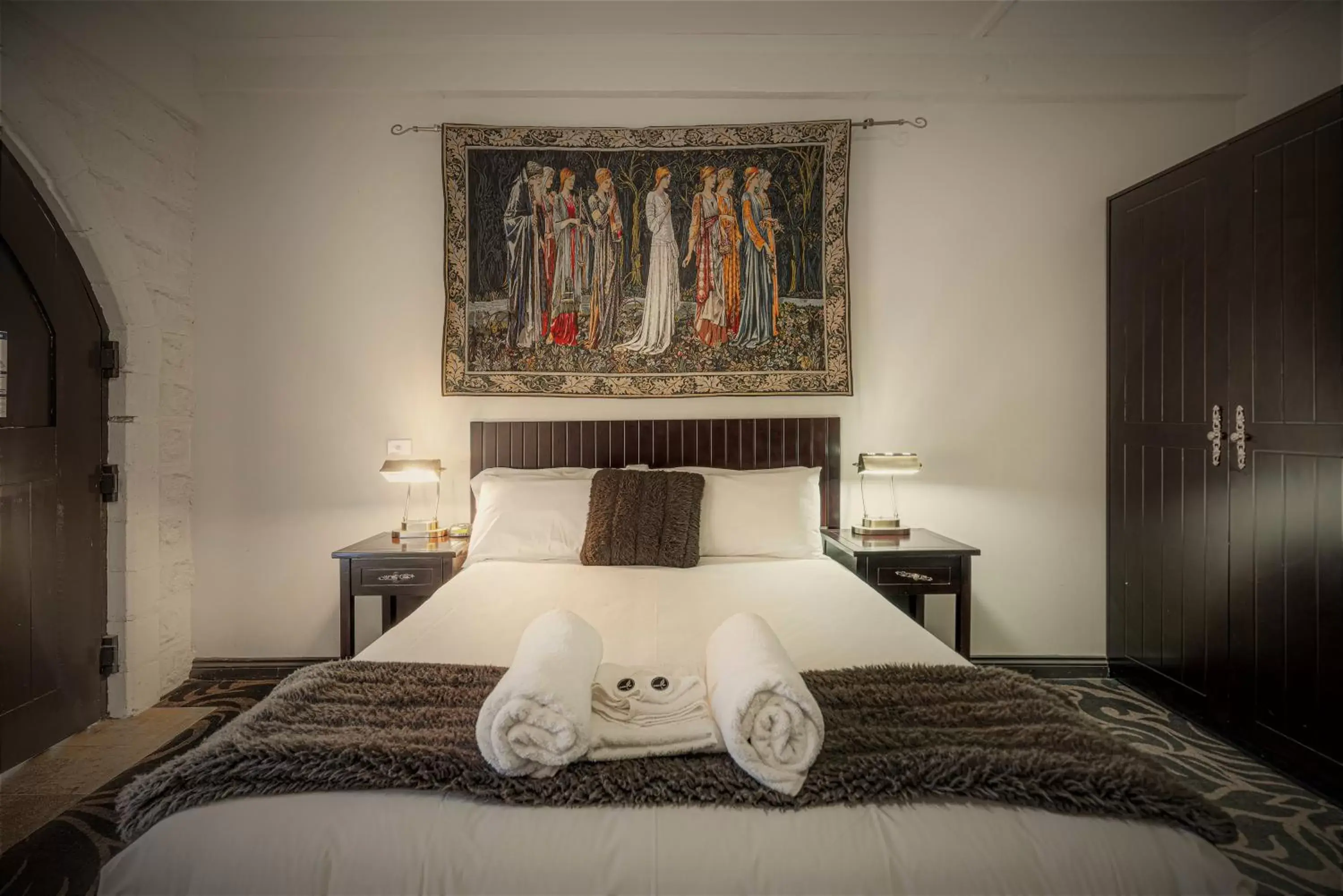 Queen Suite with Spa Bath in BIG4 Kryal Castle Holiday Park Ballarat Queen Suite with Spa Bath in BIG4 Kryal Castle Holiday Park Ballarat