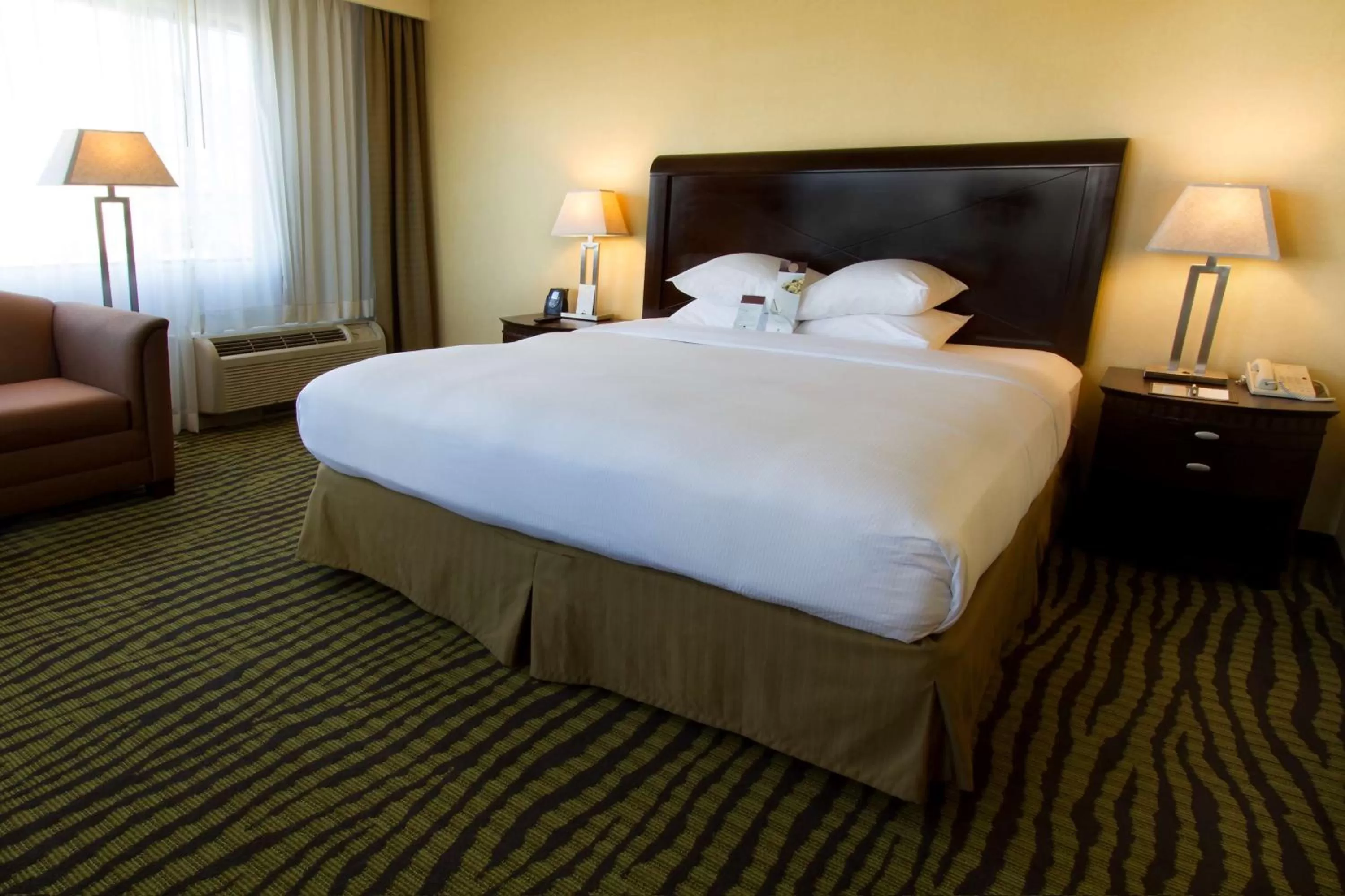 Bed in DoubleTree by Hilton Orange County Airport