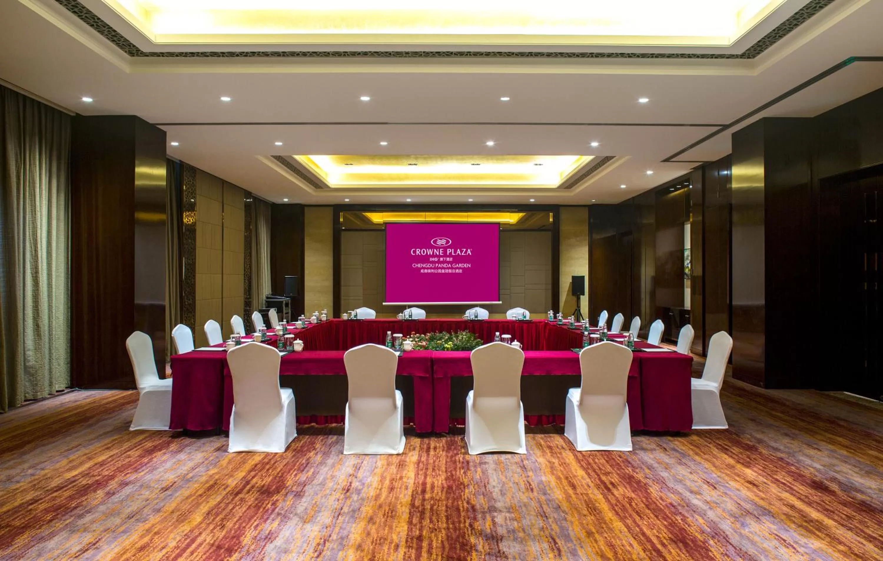 Meeting/conference room in Crowne Plaza Chengdu Panda Garden by IHG