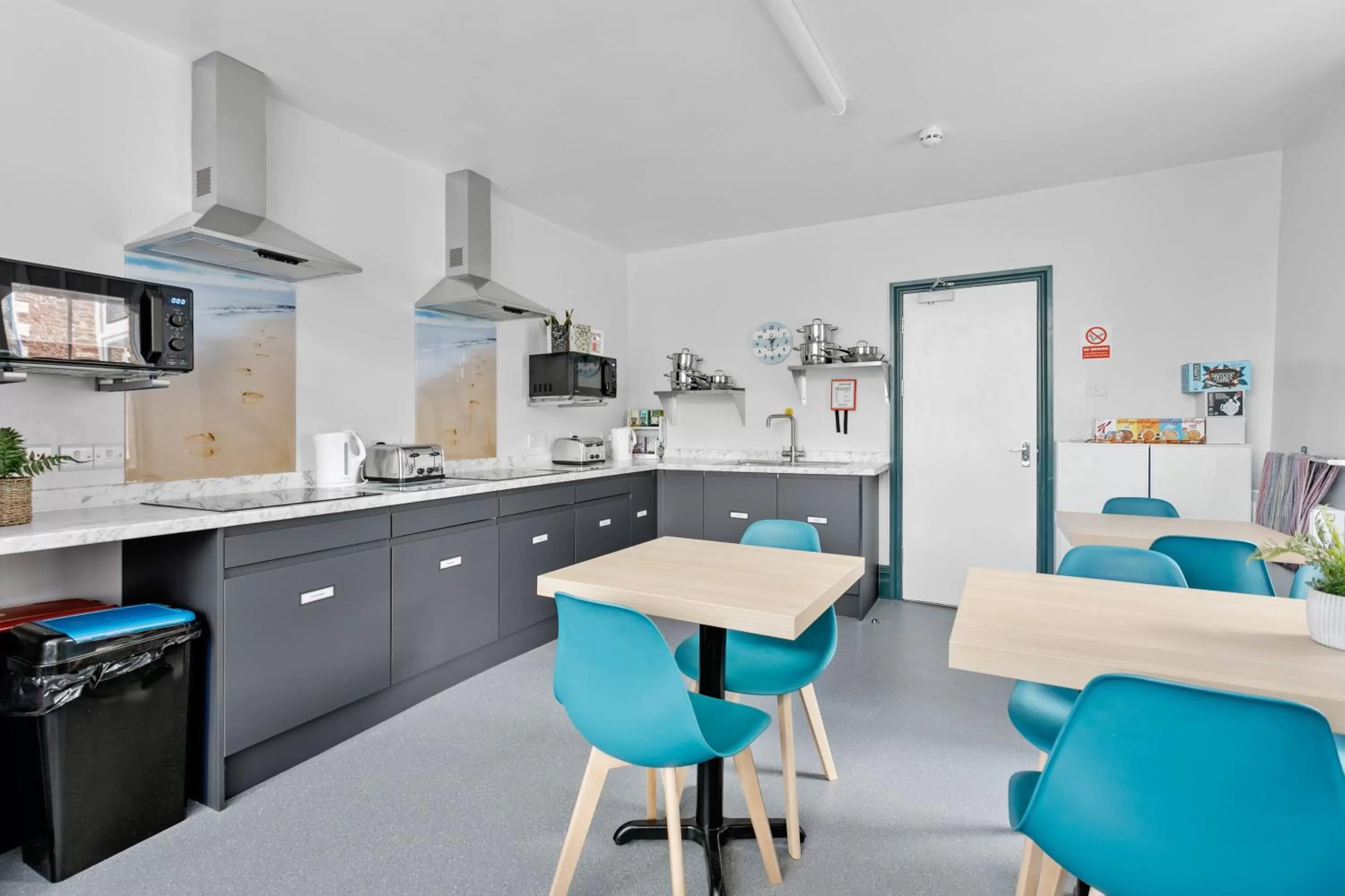 Kitchen or kitchenette in Park View R & R - Adult Only - Self-Catering - Free Parking - EV Point