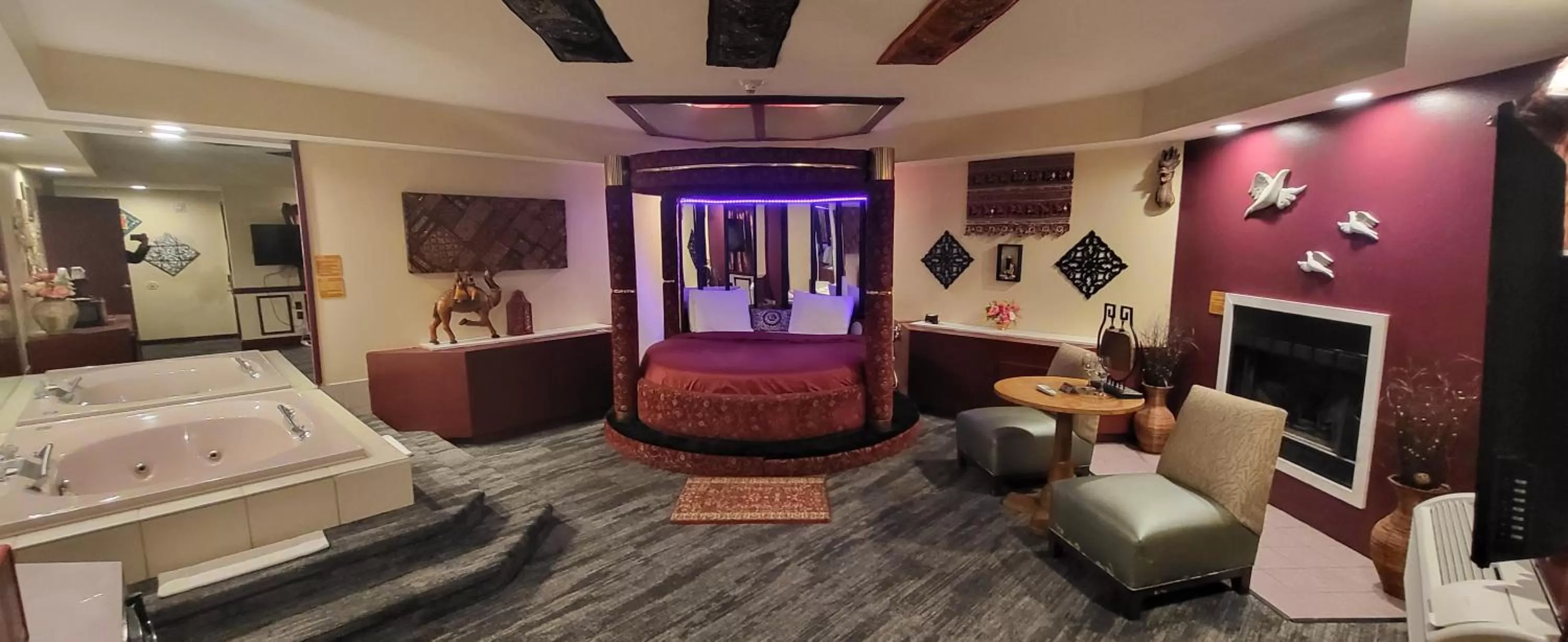 Hot Tub, Bed in Inn of the Dove Harrisburg-Hershey Romantic Suites