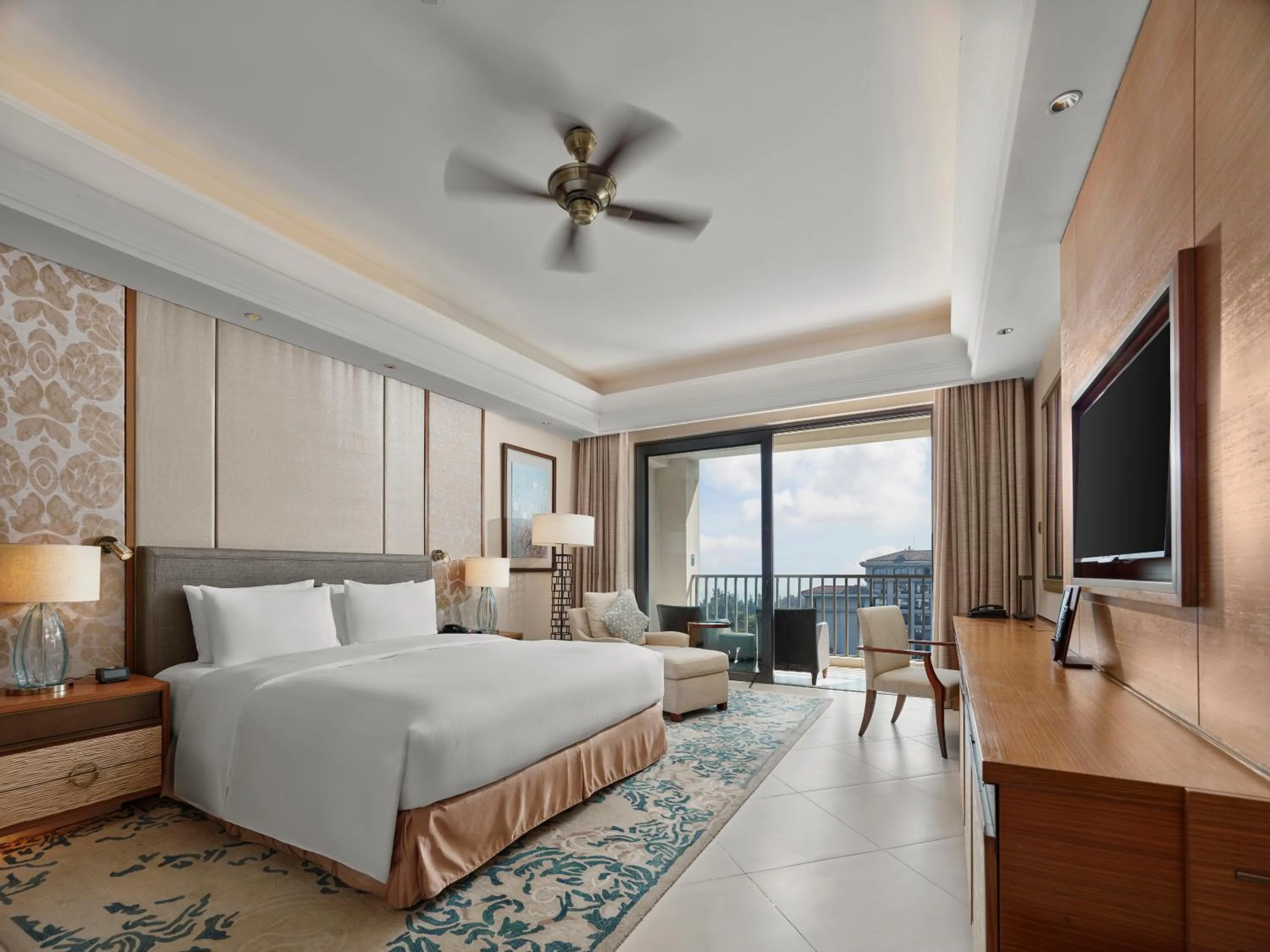 Bed in Hilton Haikou Meilan - Beachfront Hotel