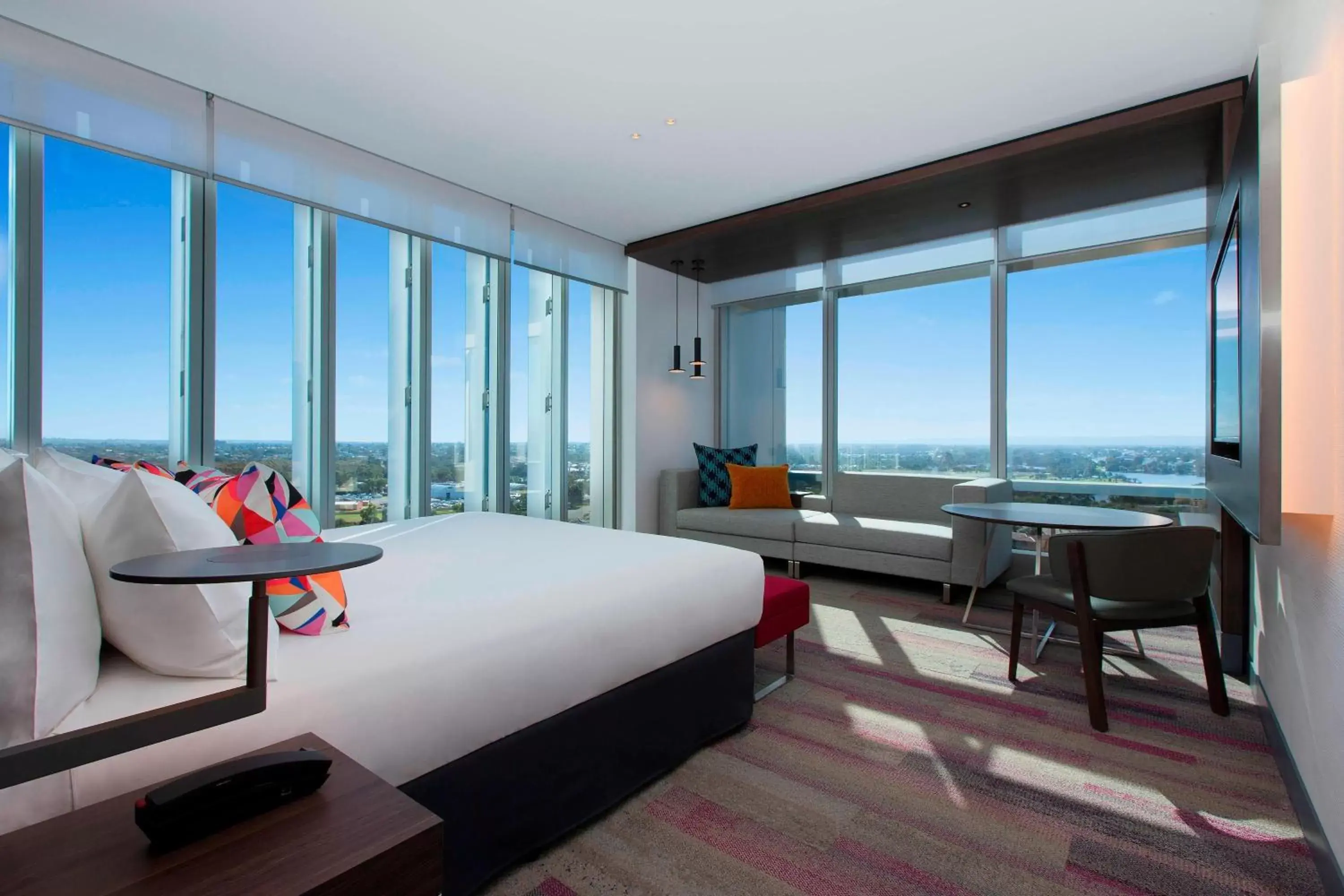 Breezy King Corner – River View in Aloft Perth Breezy King Corner – River View in Aloft Perth