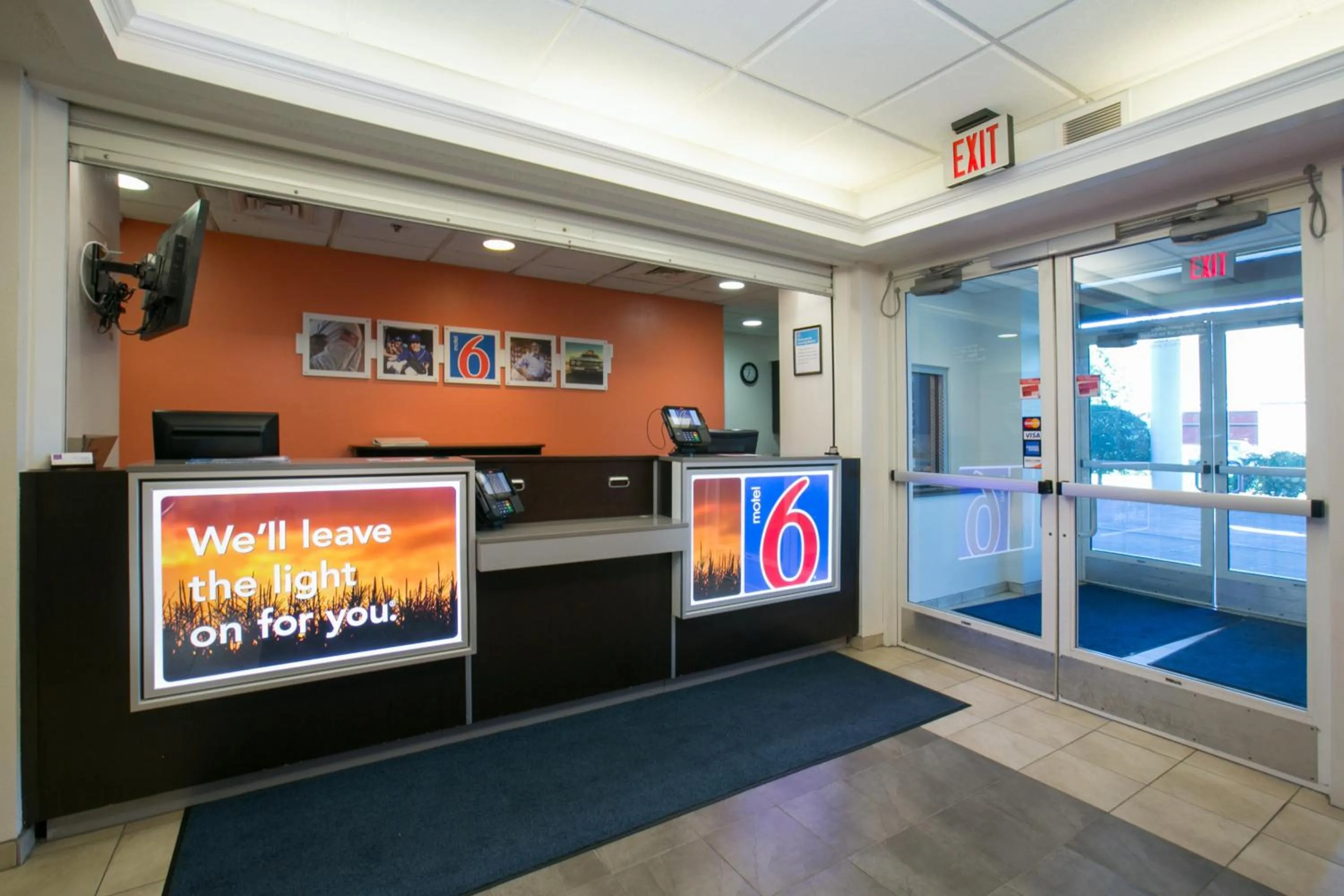 Lobby or reception in Motel 6-Brooklyn Center, MN - Minneapolis