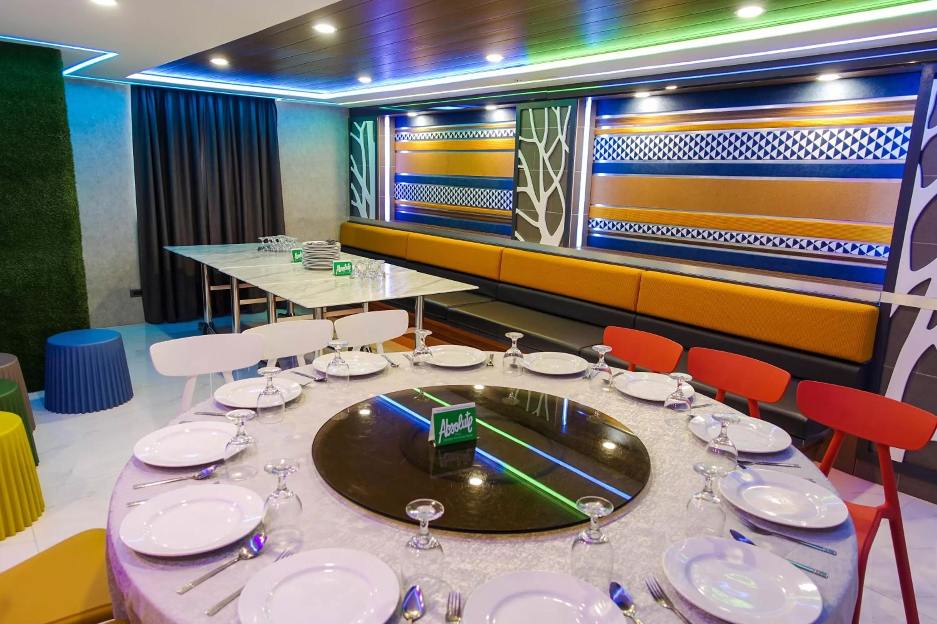 Restaurant/places to eat in Star Plaza Hotel