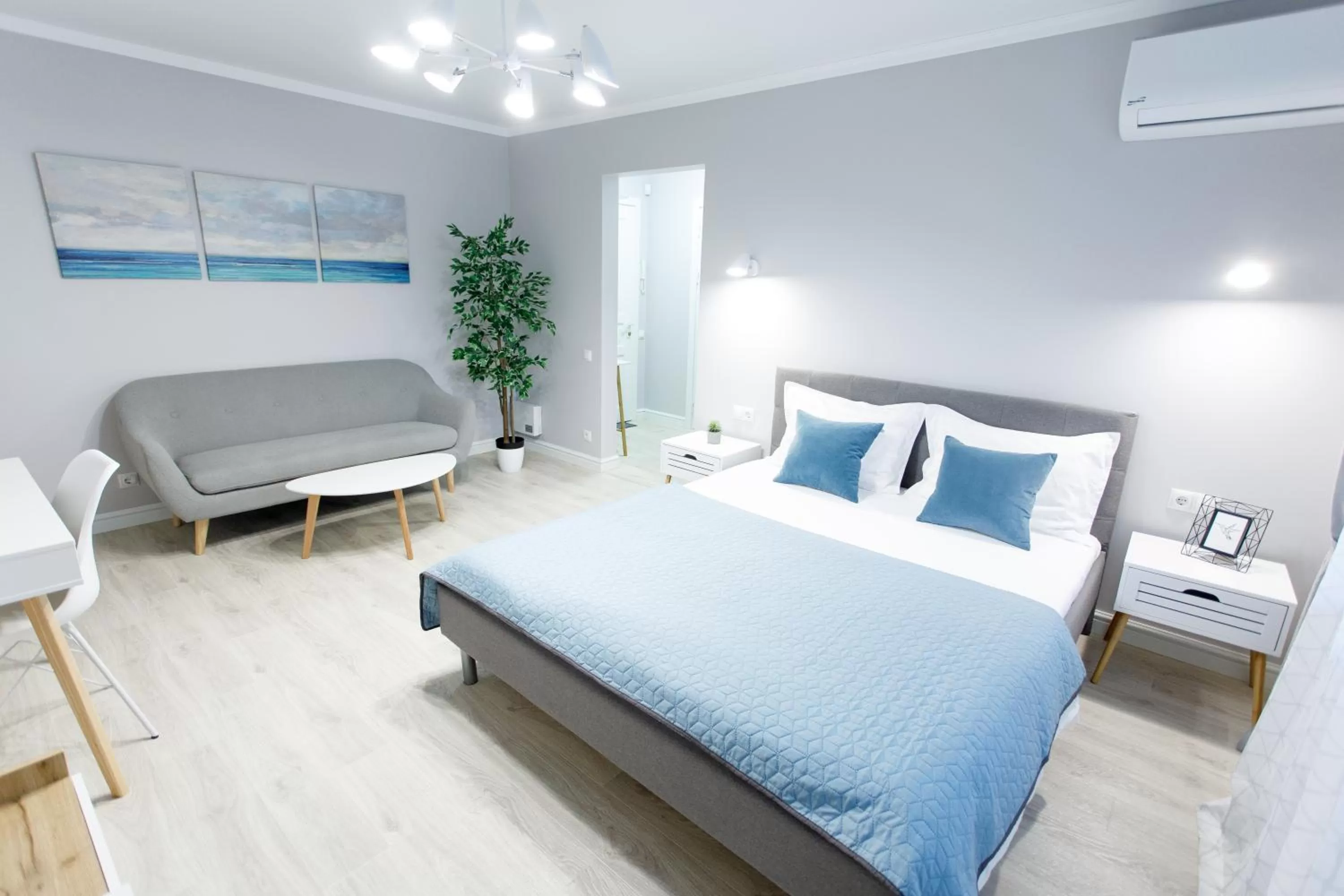 Photo of the whole room, Bed in Apart-Hotel LAVINA з ДЖАКУЗІ