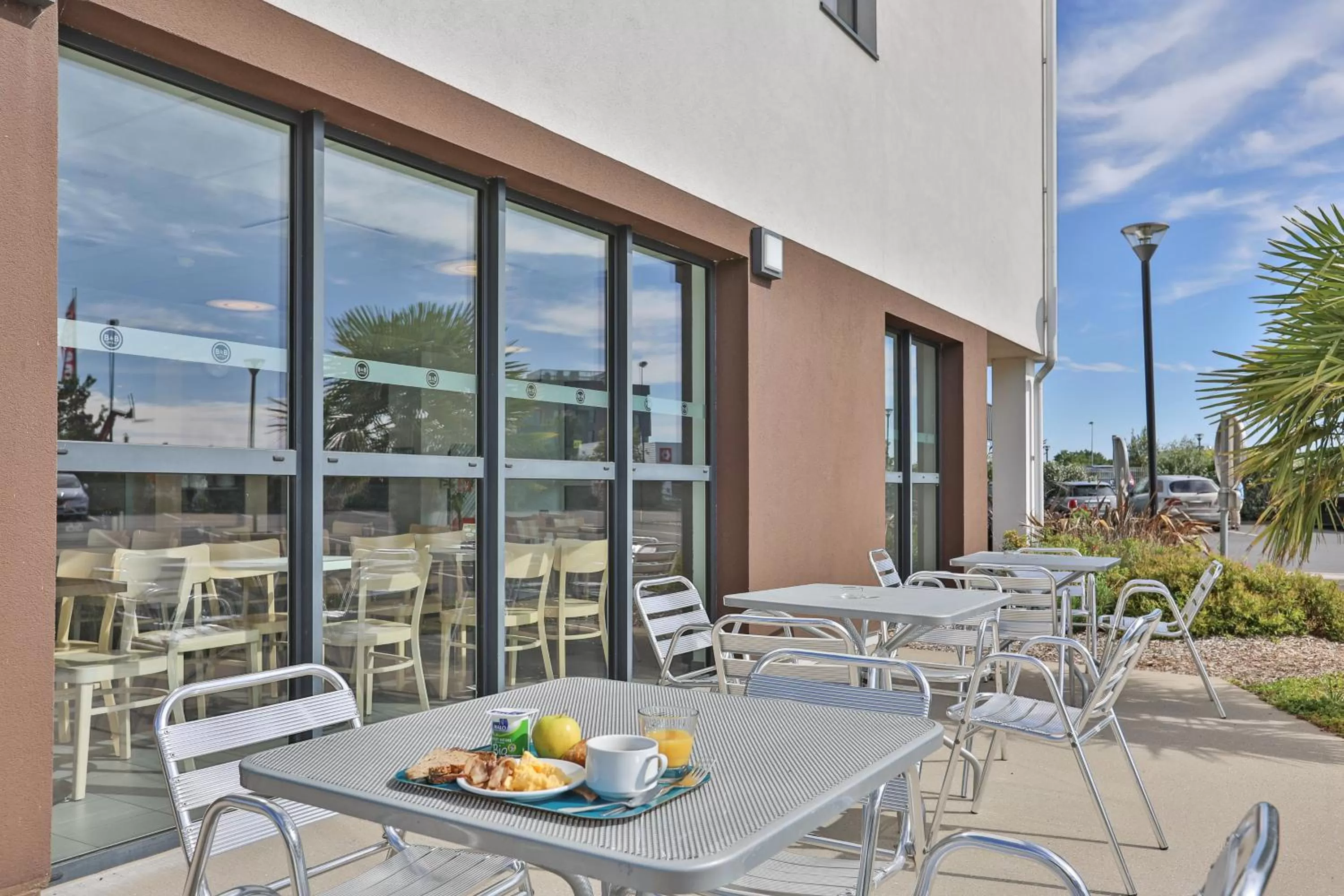 Patio in B&B HOTEL La Roche-sur-Yon