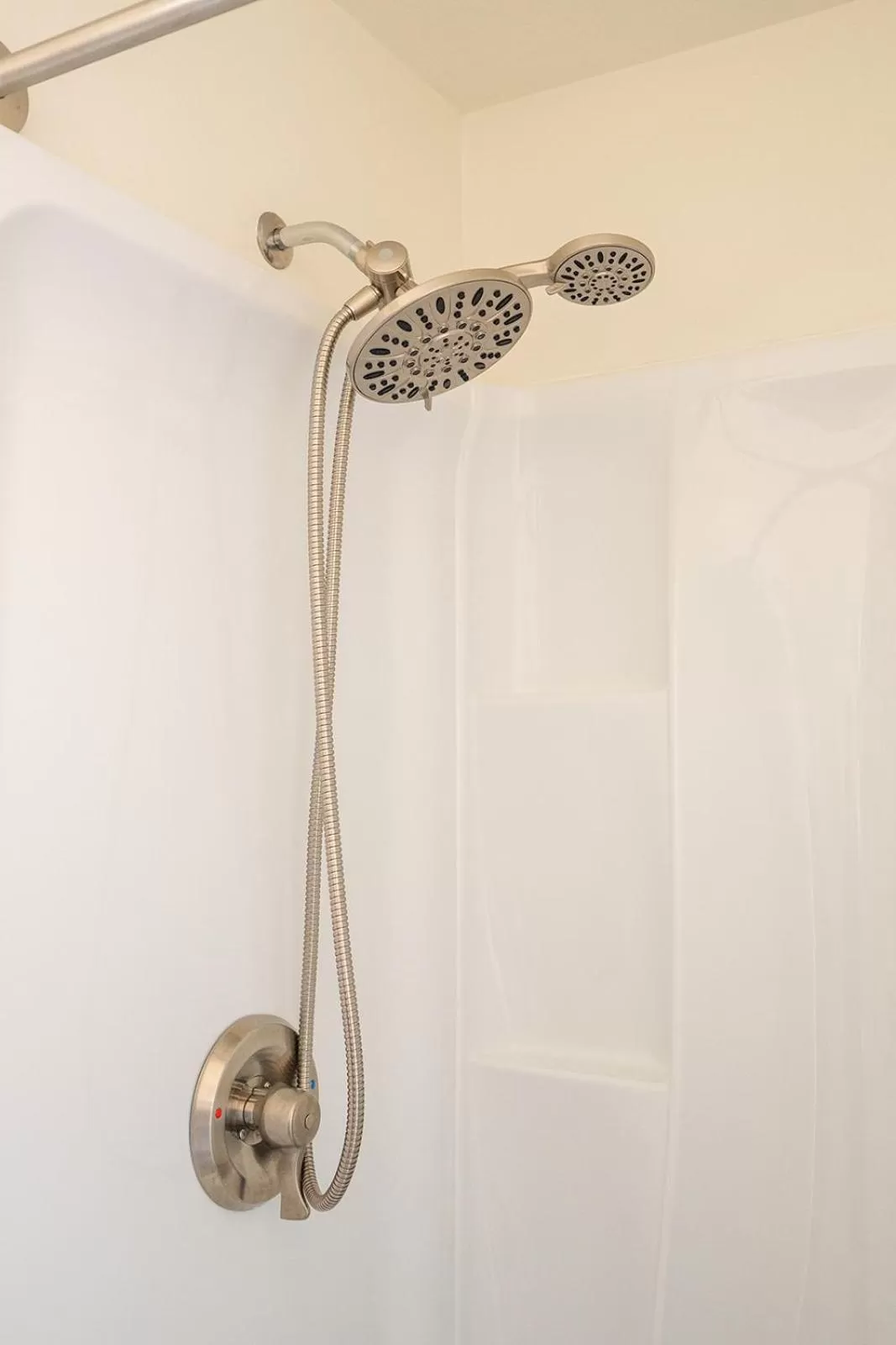 Shower in The Atomic Blue Motor-Inn