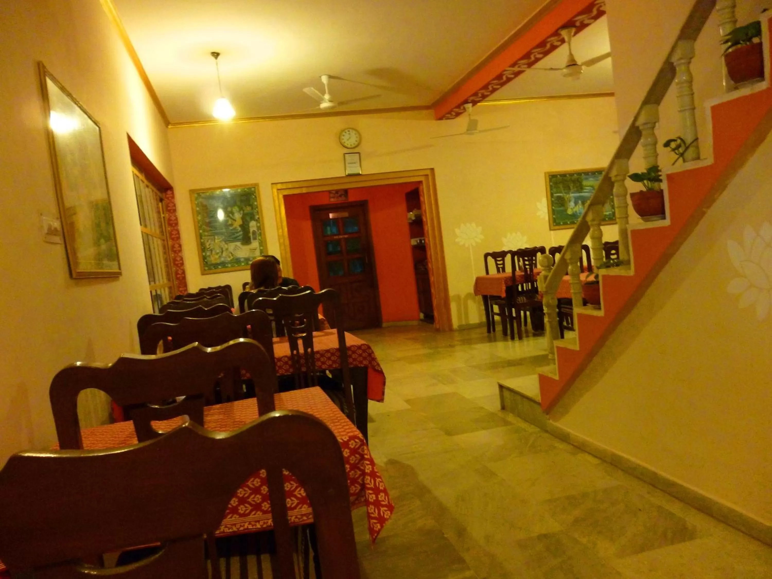 Restaurant/places to eat in Hotel Harmony