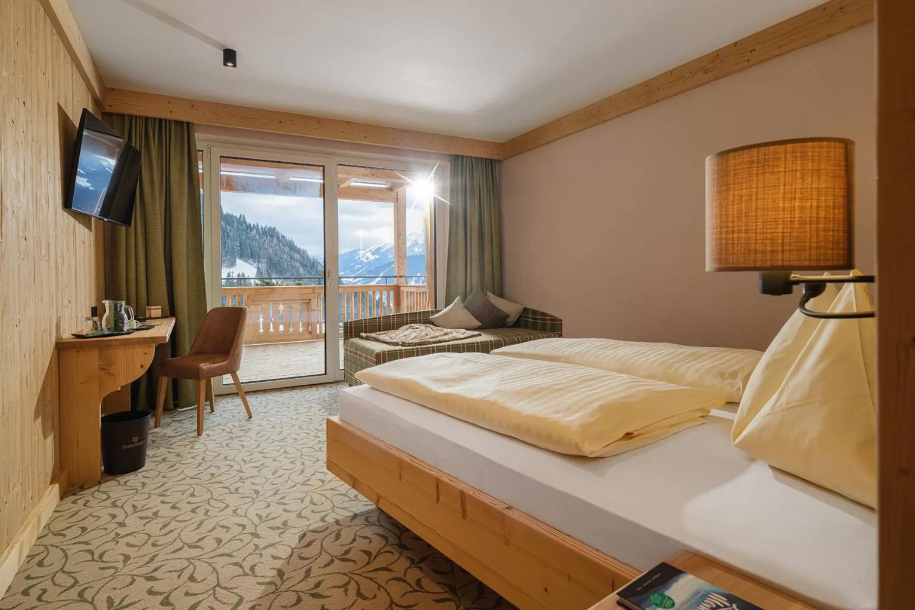 Bed in Berghotel Hauserbauer