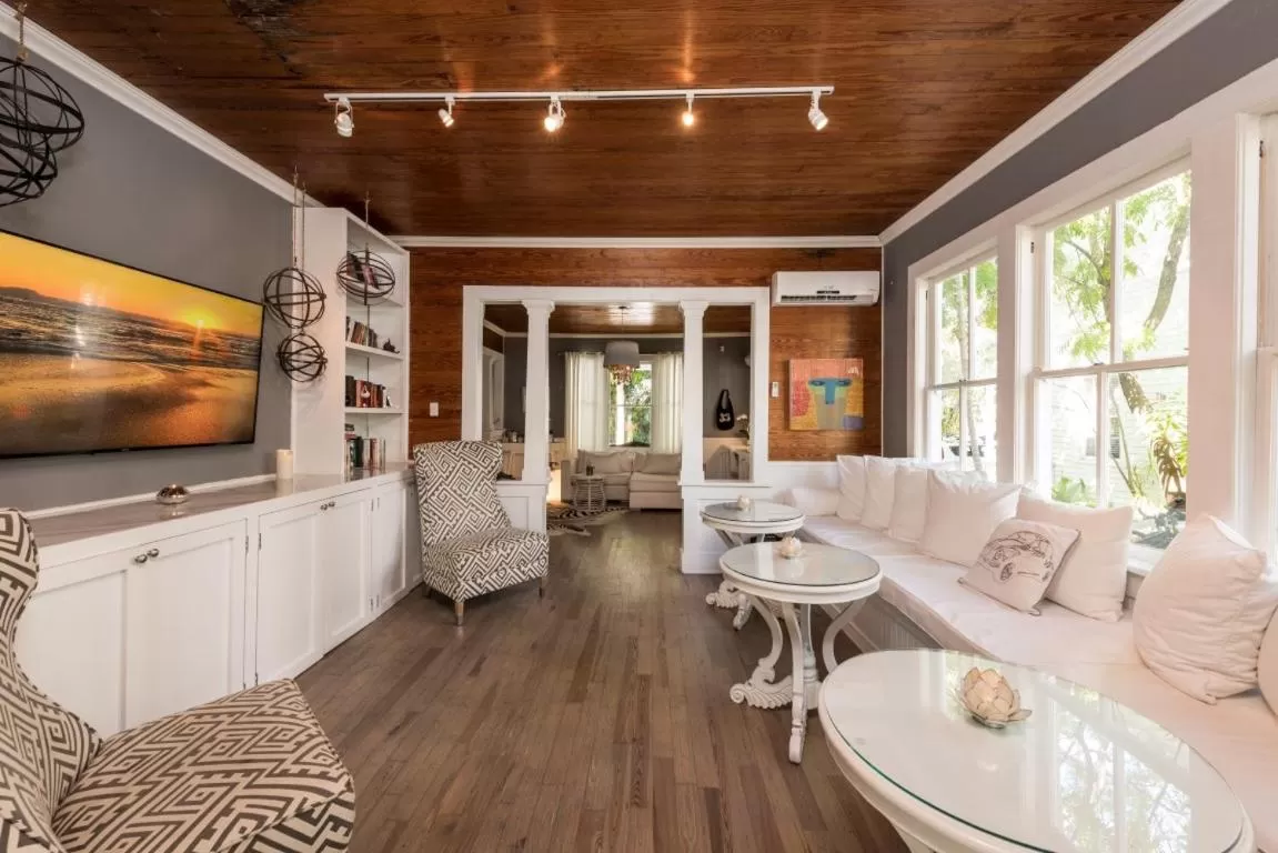 Living room in Alexander's Guesthouse-Adult Exclusive, LGBTQ Friendly