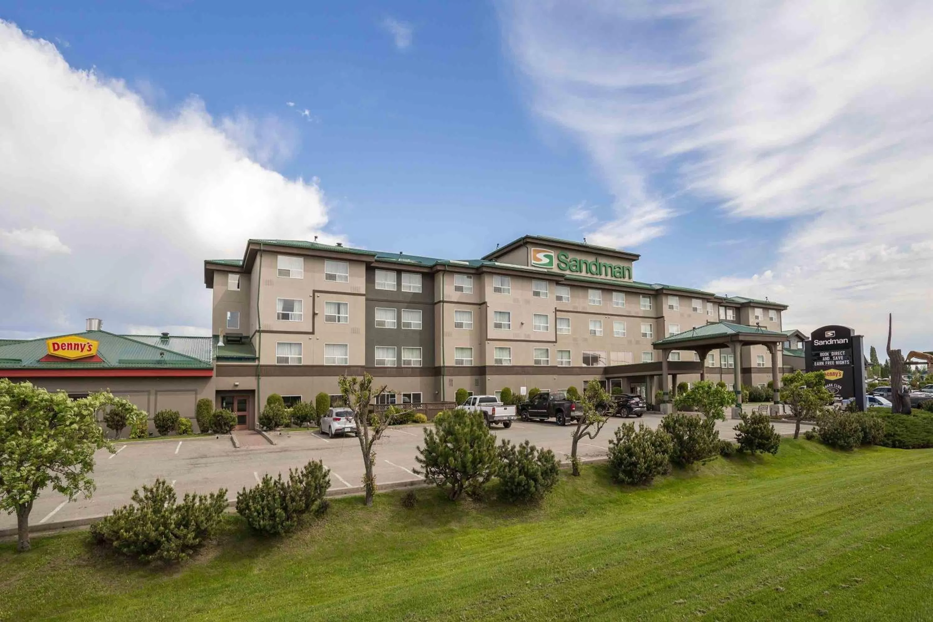 Property building in Sandman Hotel Quesnel