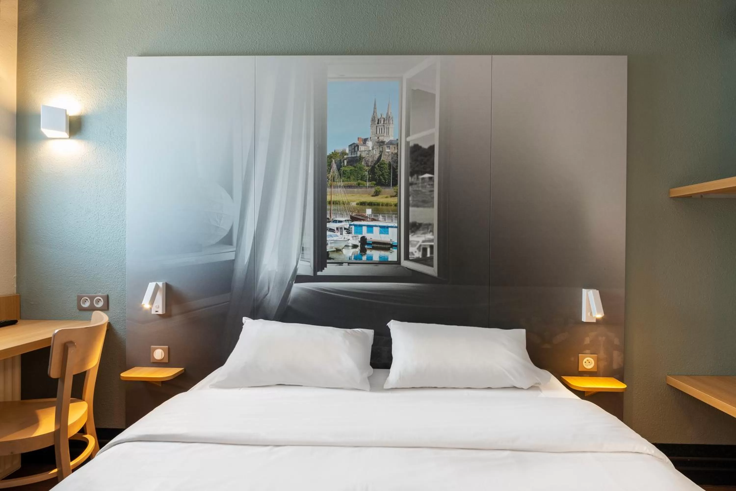 Bedroom, Bed in B&B HOTEL Angers 1 Beaucouzé