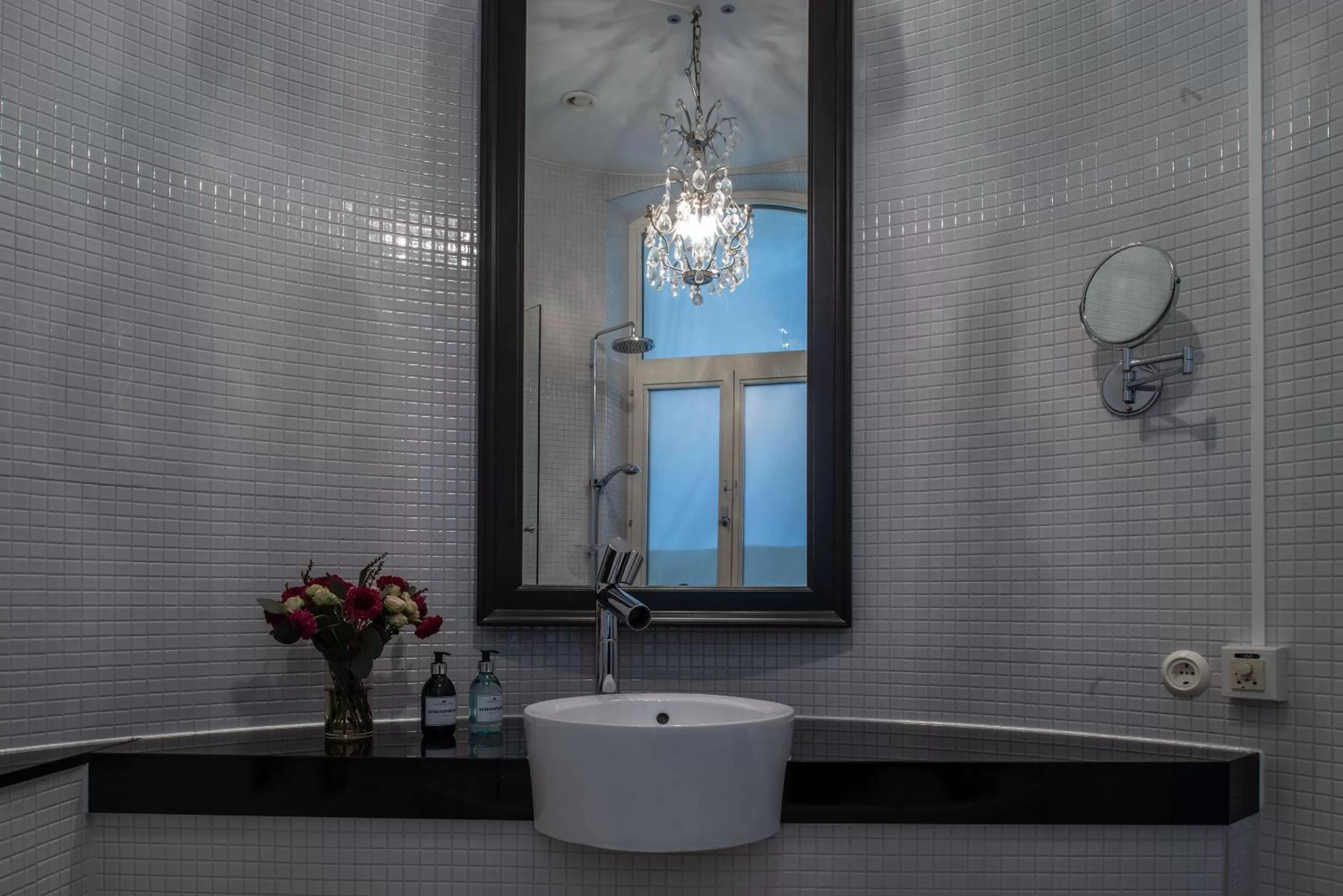 Shower in The Sparrow Hotel