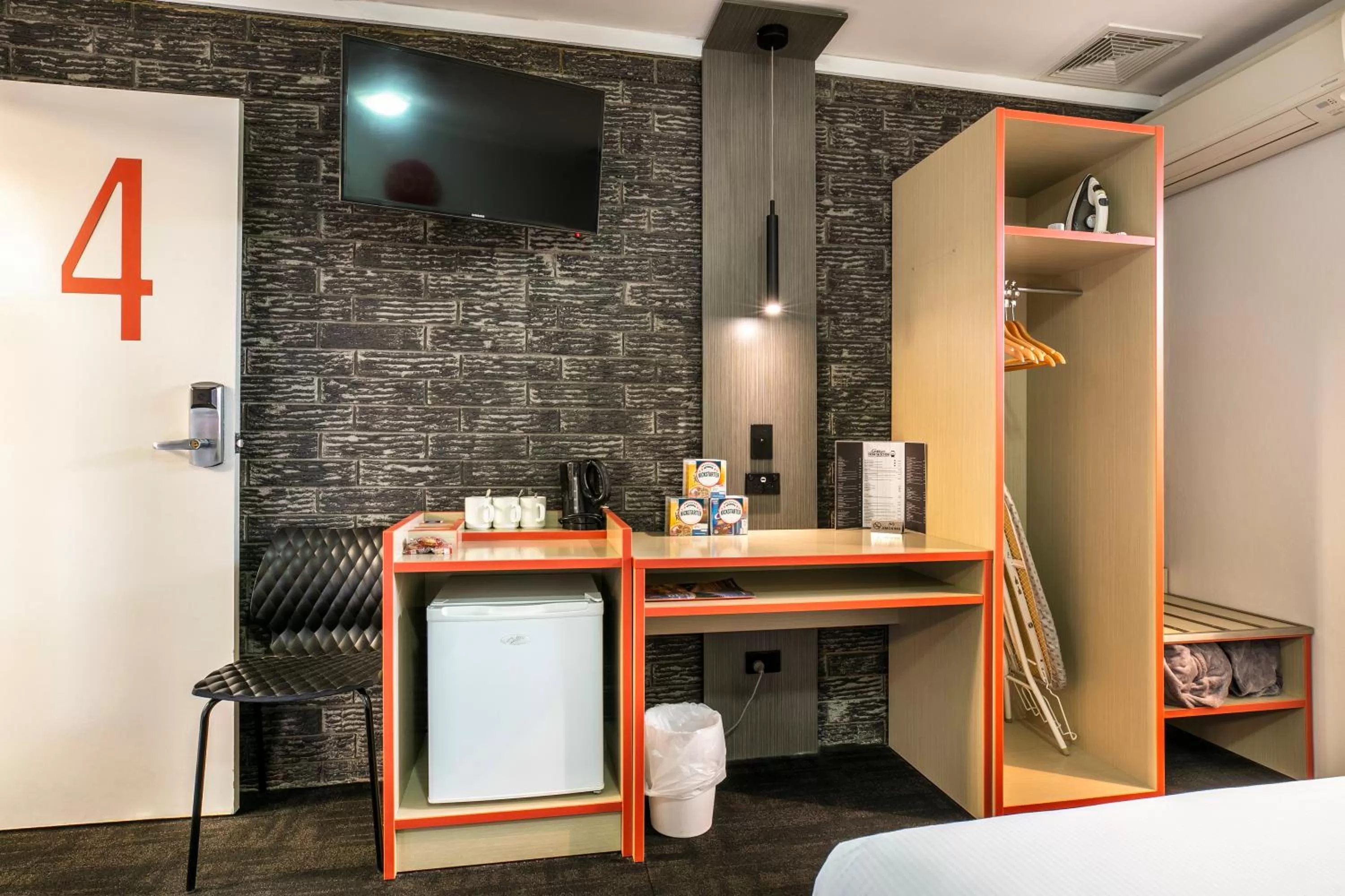 TV and multimedia in Nightcap at Jamison Hotel