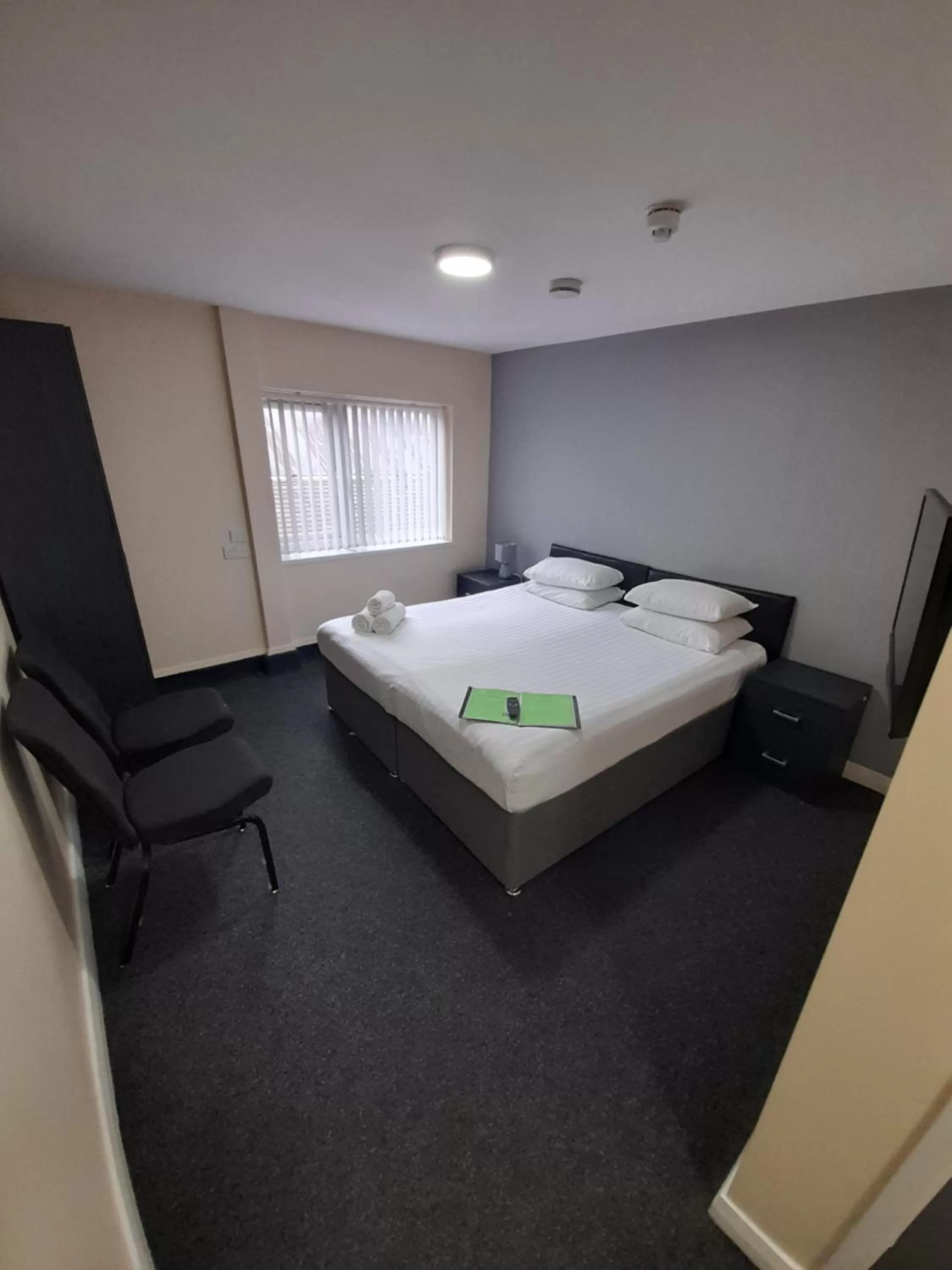 Bedroom, Bed in Lymedale Suites Studios & Aparthotel in NEWCASTLE UNDER LYME & STOKE