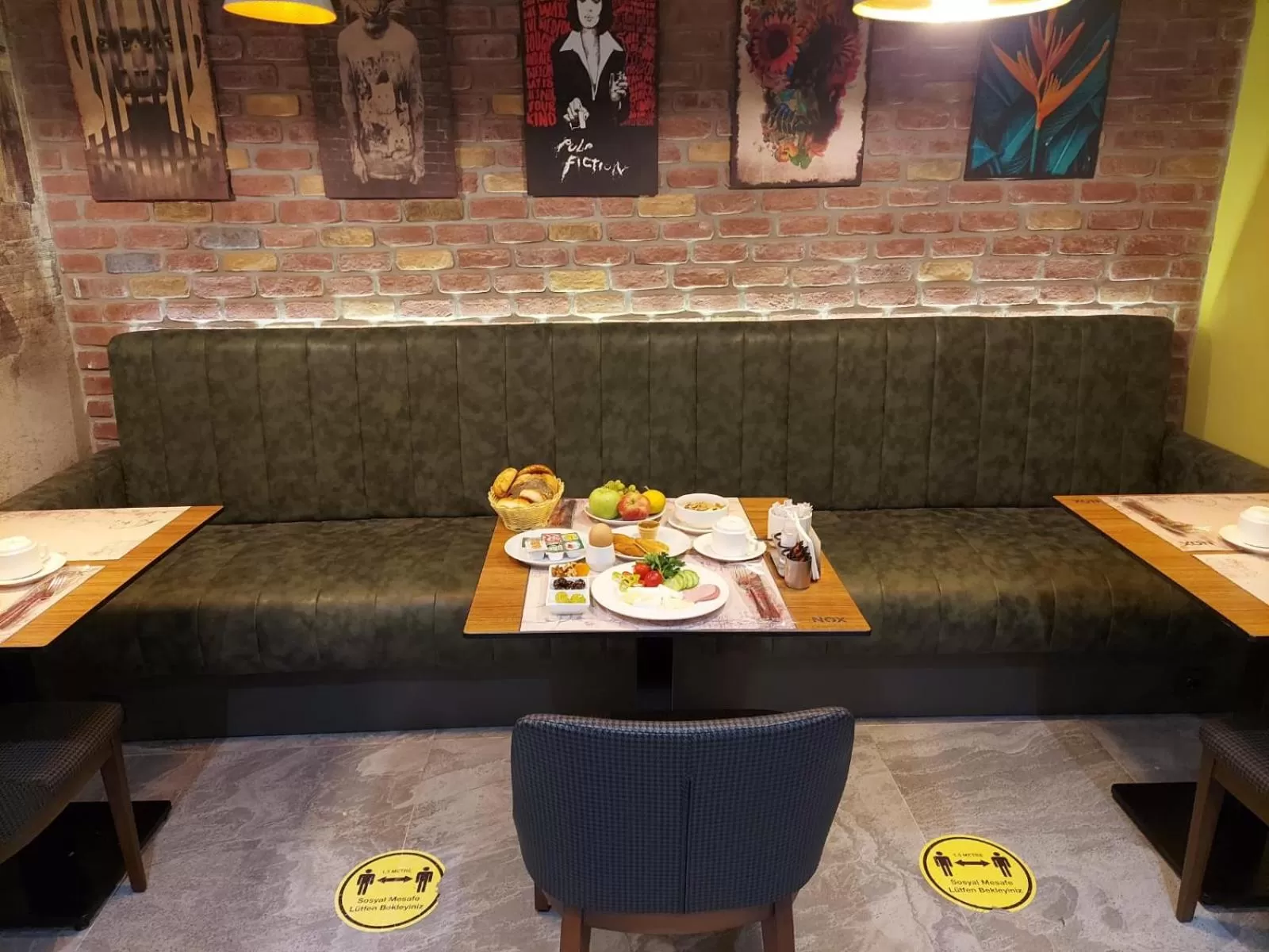 Restaurant/places to eat in Nox Suite Rezidans