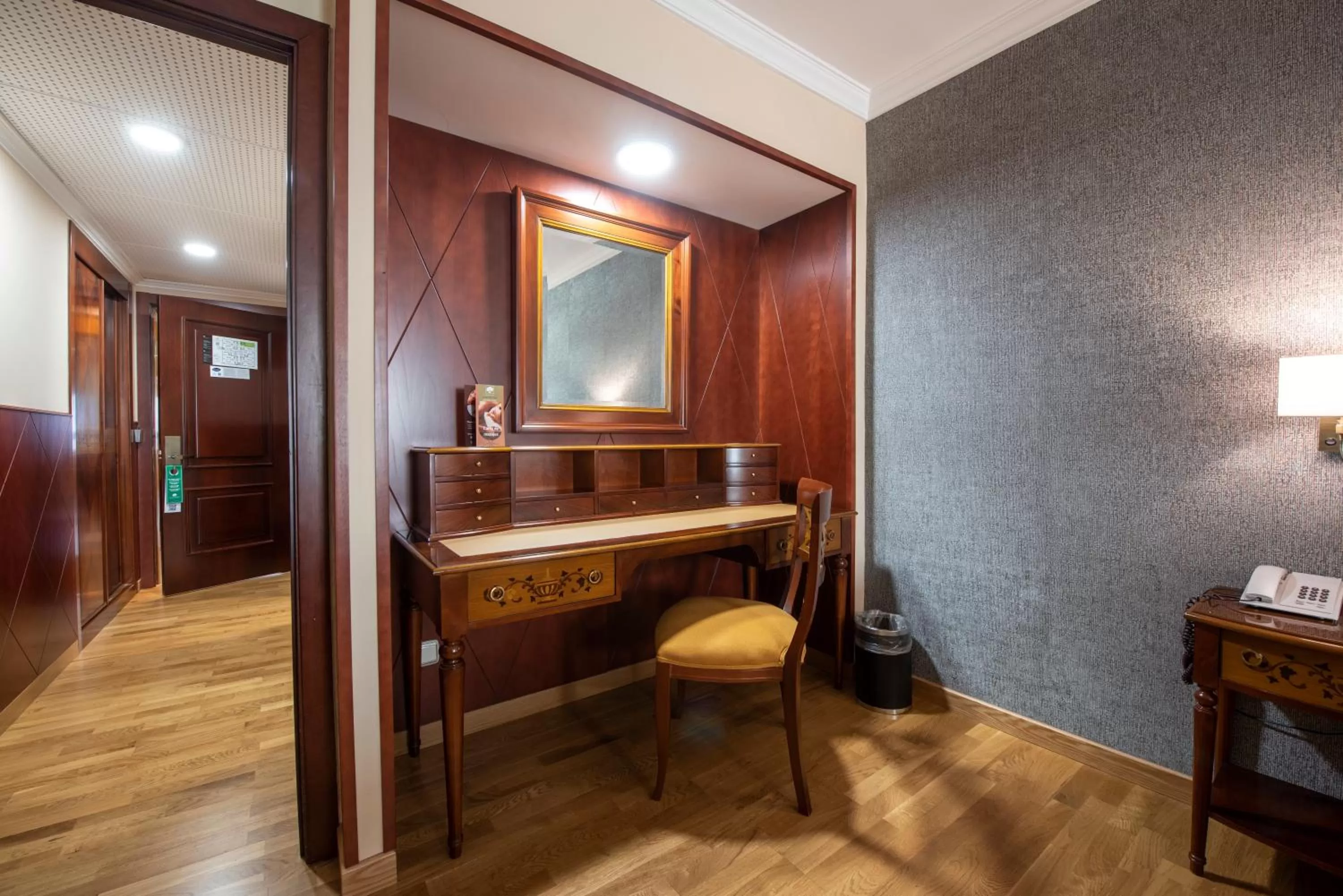 hair dresser in Eurostars Araguaney