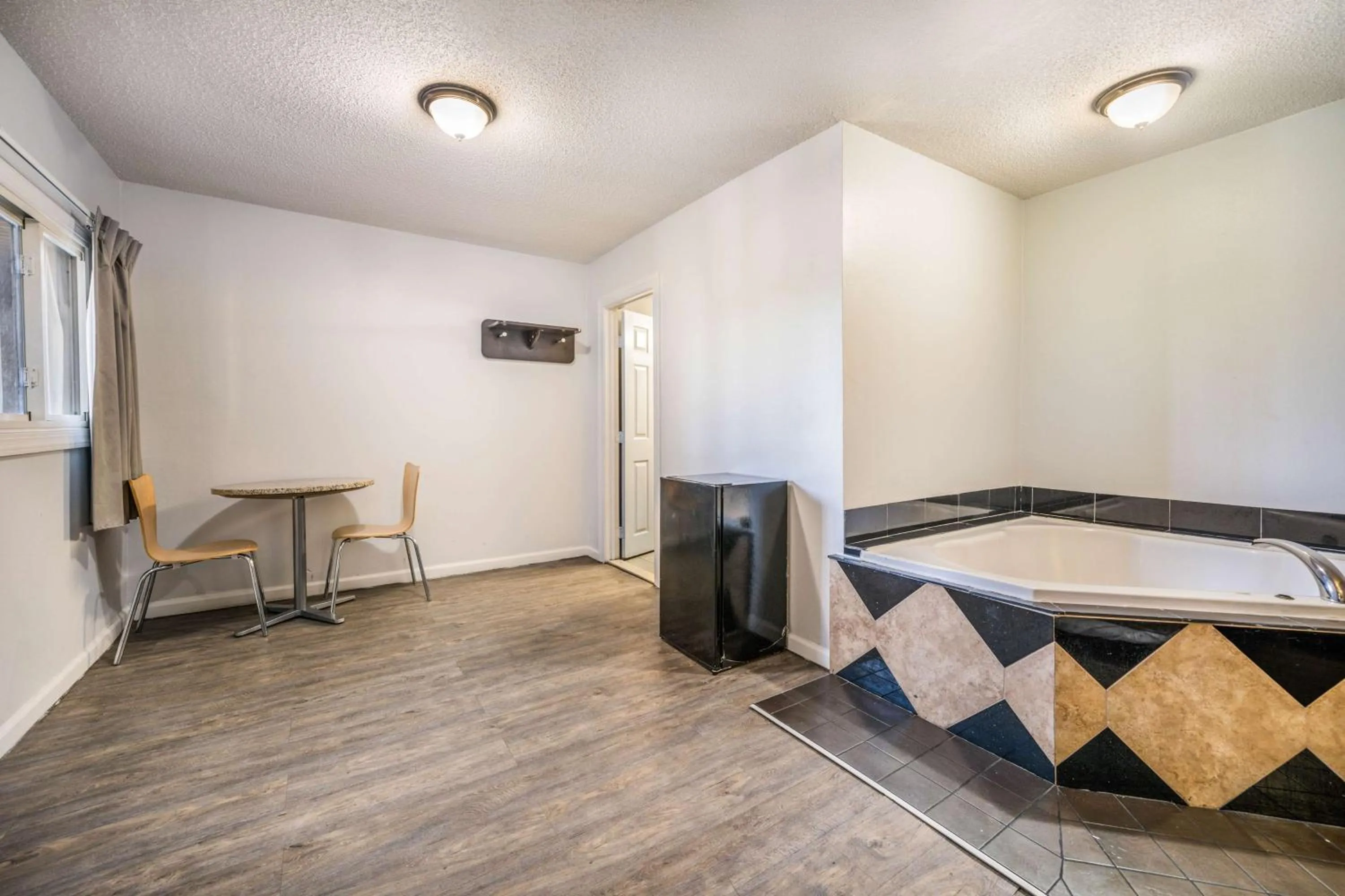 Photo of the whole room in Motel 6-Toms River, NJ