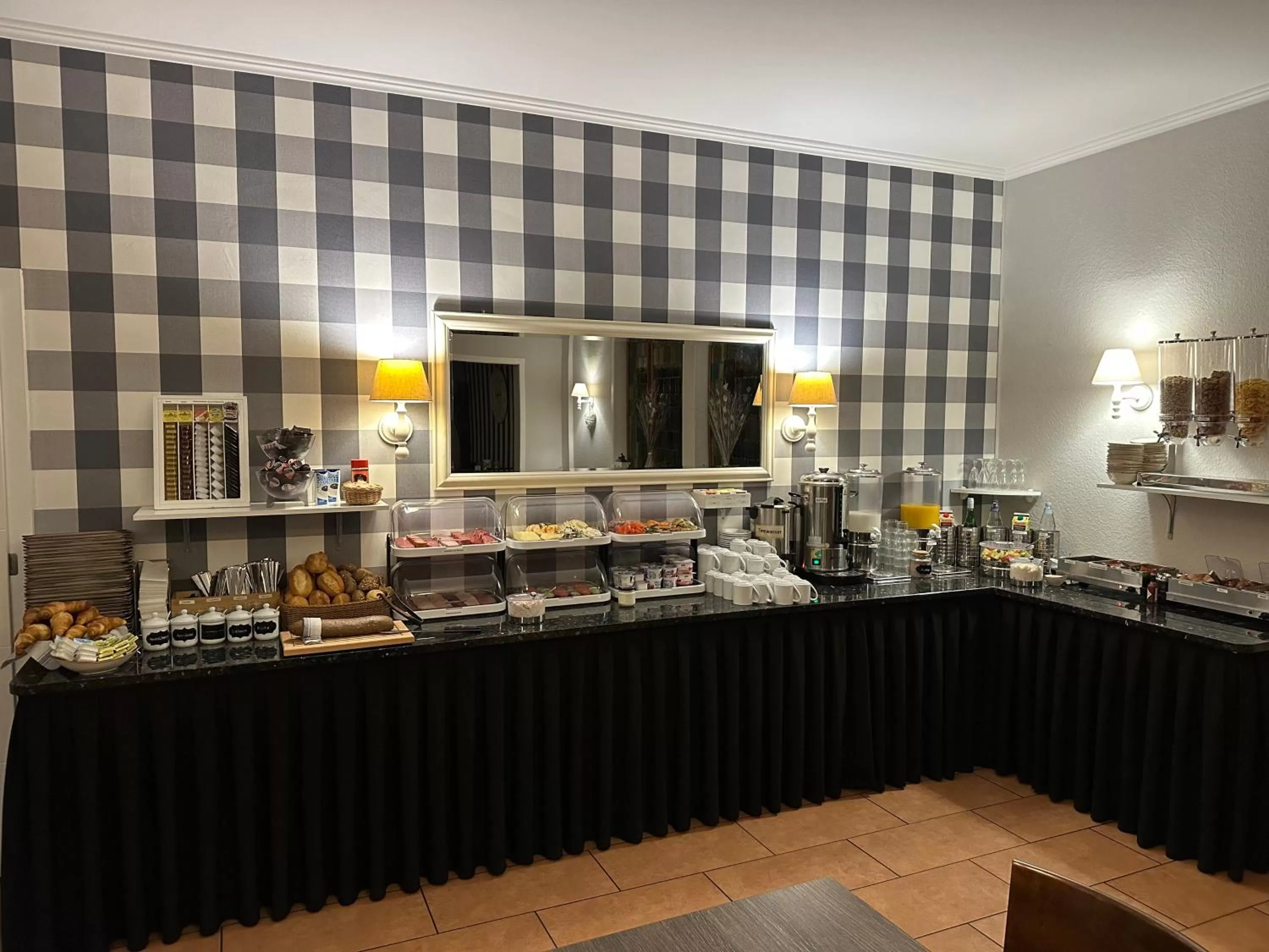 Buffet breakfast in Mertinkus Nordseehotel