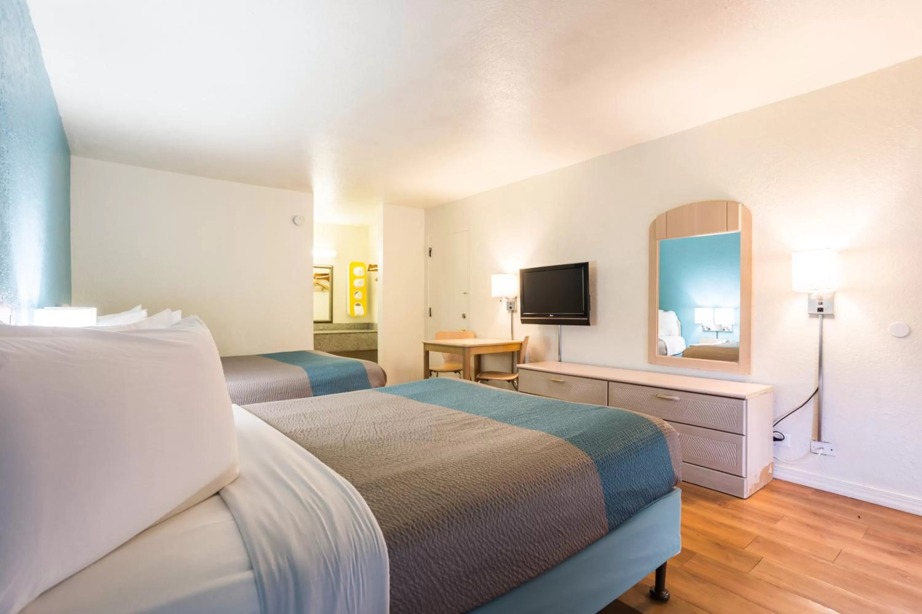 Photo of the whole room, Bed in Motel 6-Spring Hill, FL - Weeki Wachee