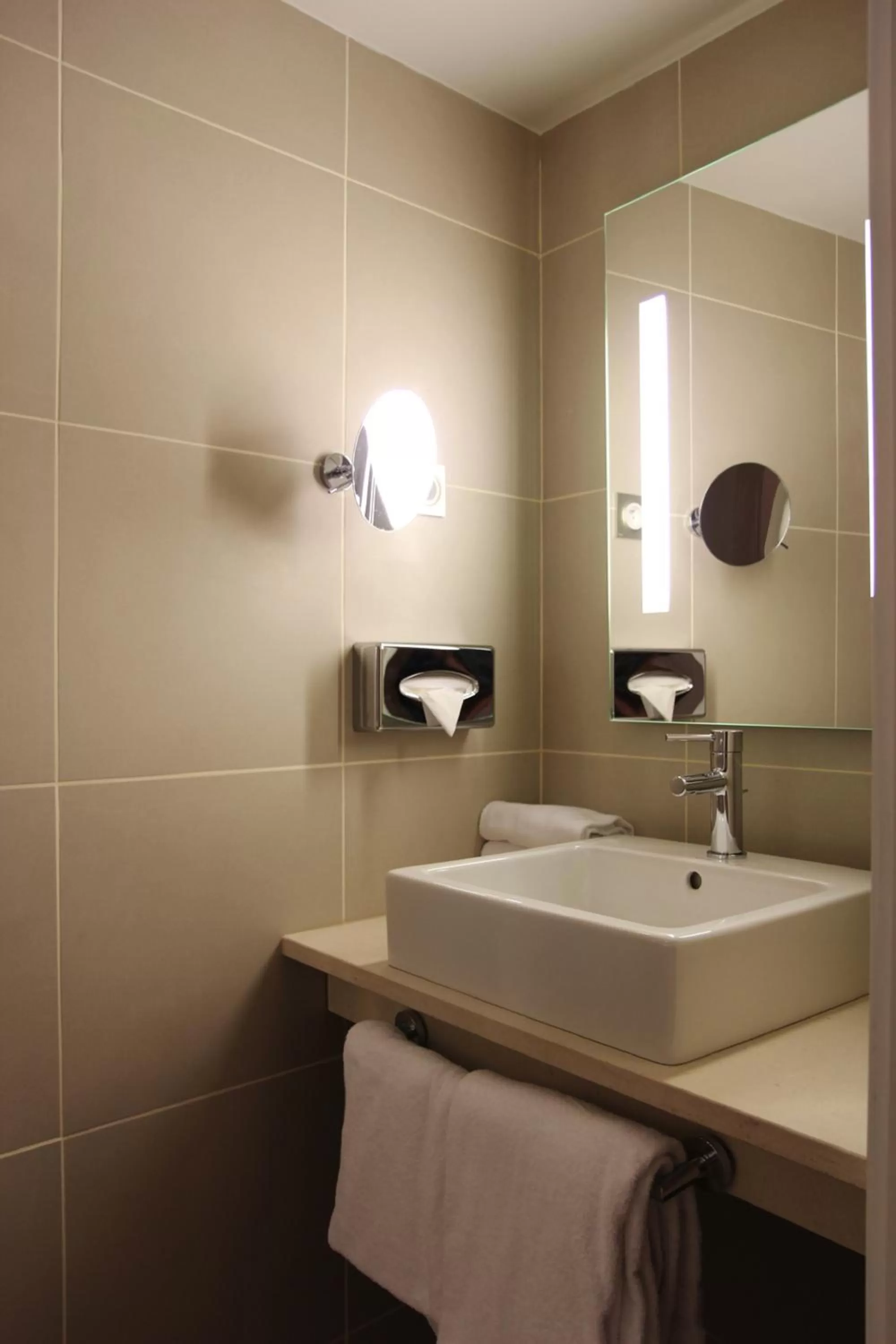 Bathroom in Best Western Hotel Opéra Drouot