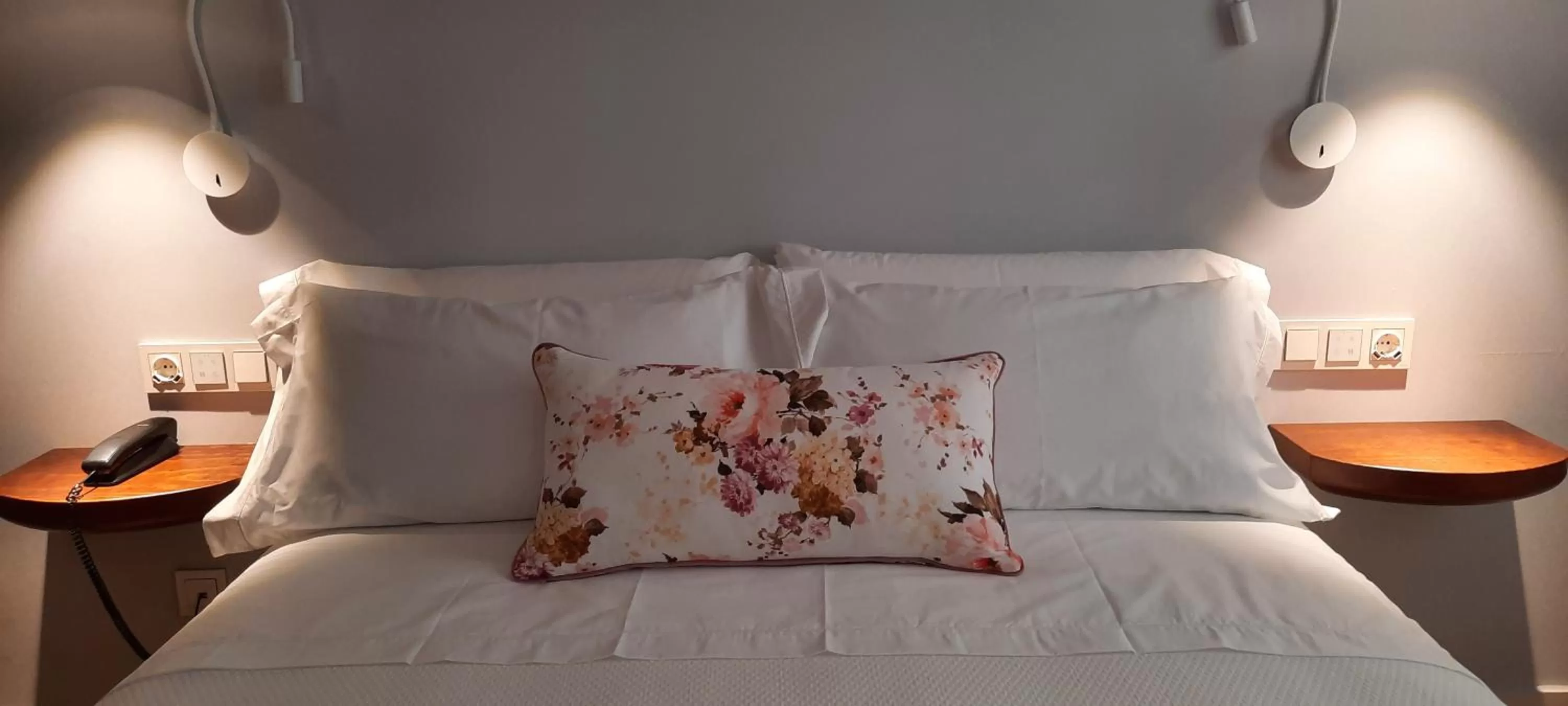 Bedroom, Bed in Hotel Oleum - Parking Gratuito bajo disponibilidad y reserva previa