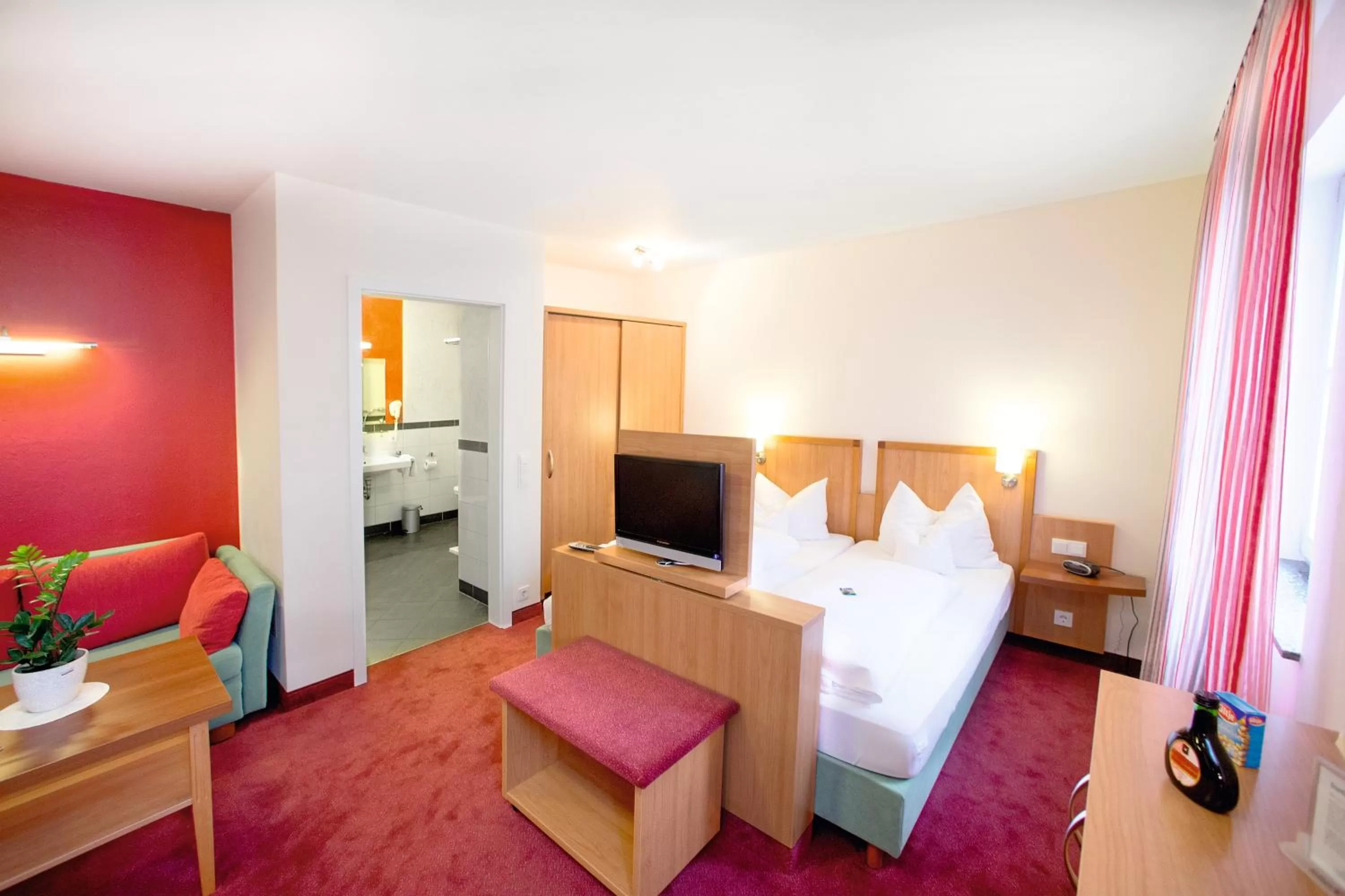 Photo of the whole room, Bed in Hotel Weisses Lamm