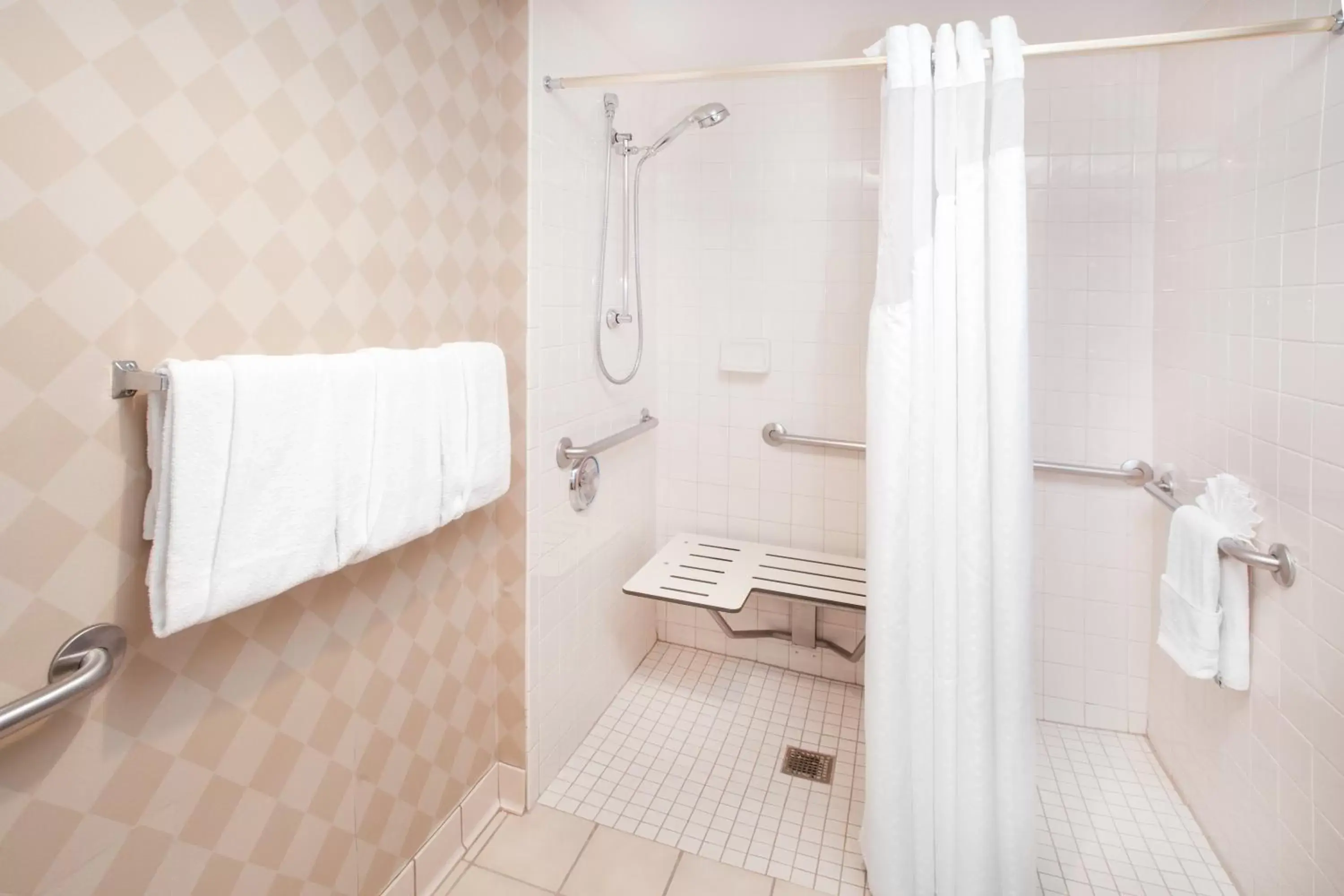 Suite - Mobility Access Roll in Shower/Non-Smoking in Holiday Inn & Suites Chicago-Carol Stream Wheaton, an IHG Hotel Suite - Mobility Access Roll in Shower/Non-Smoking in Holiday Inn & Suites Chicago-Carol Stream Wheaton, an IHG Hotel