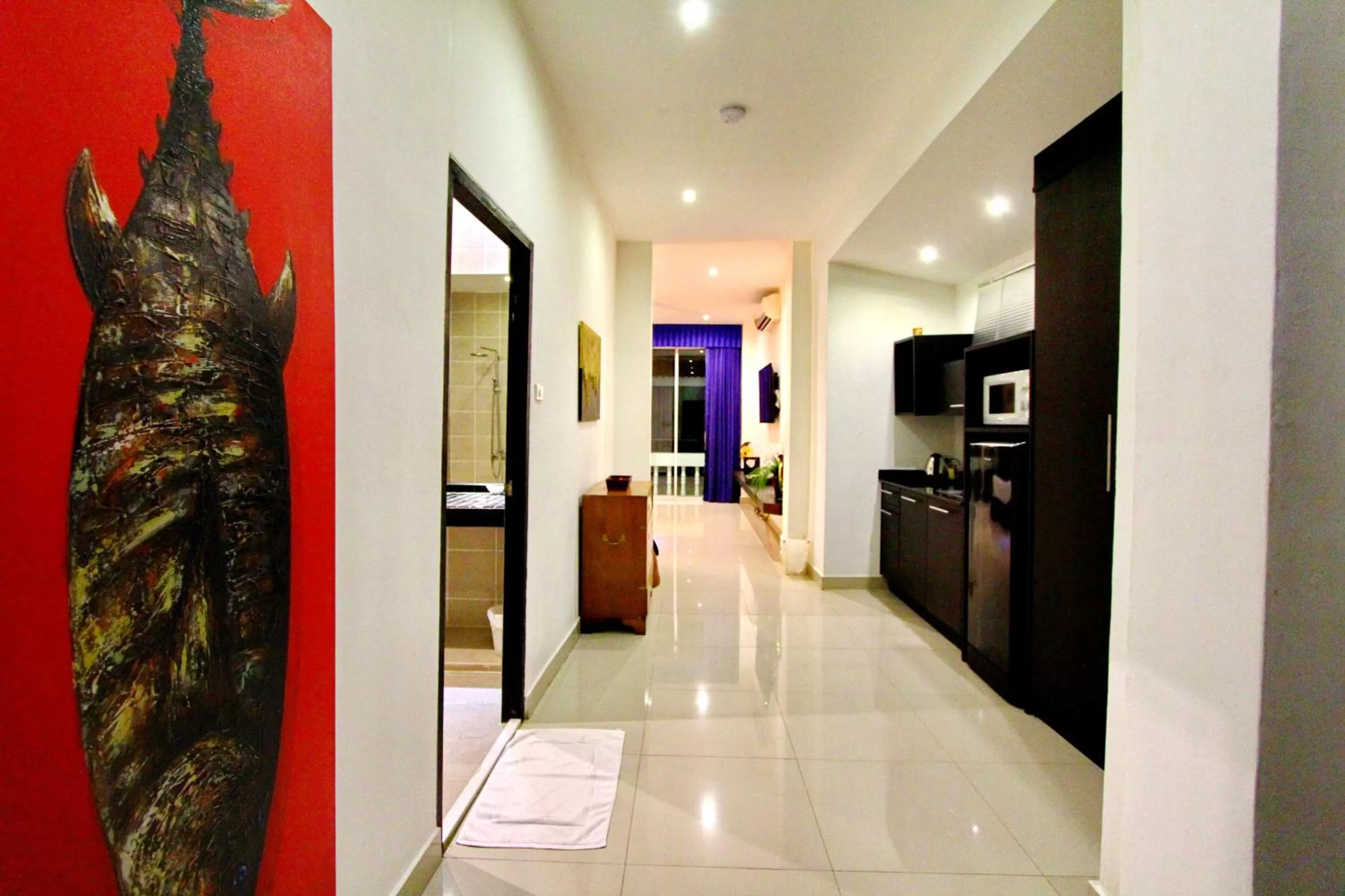 Kitchen or kitchenette in East Suites