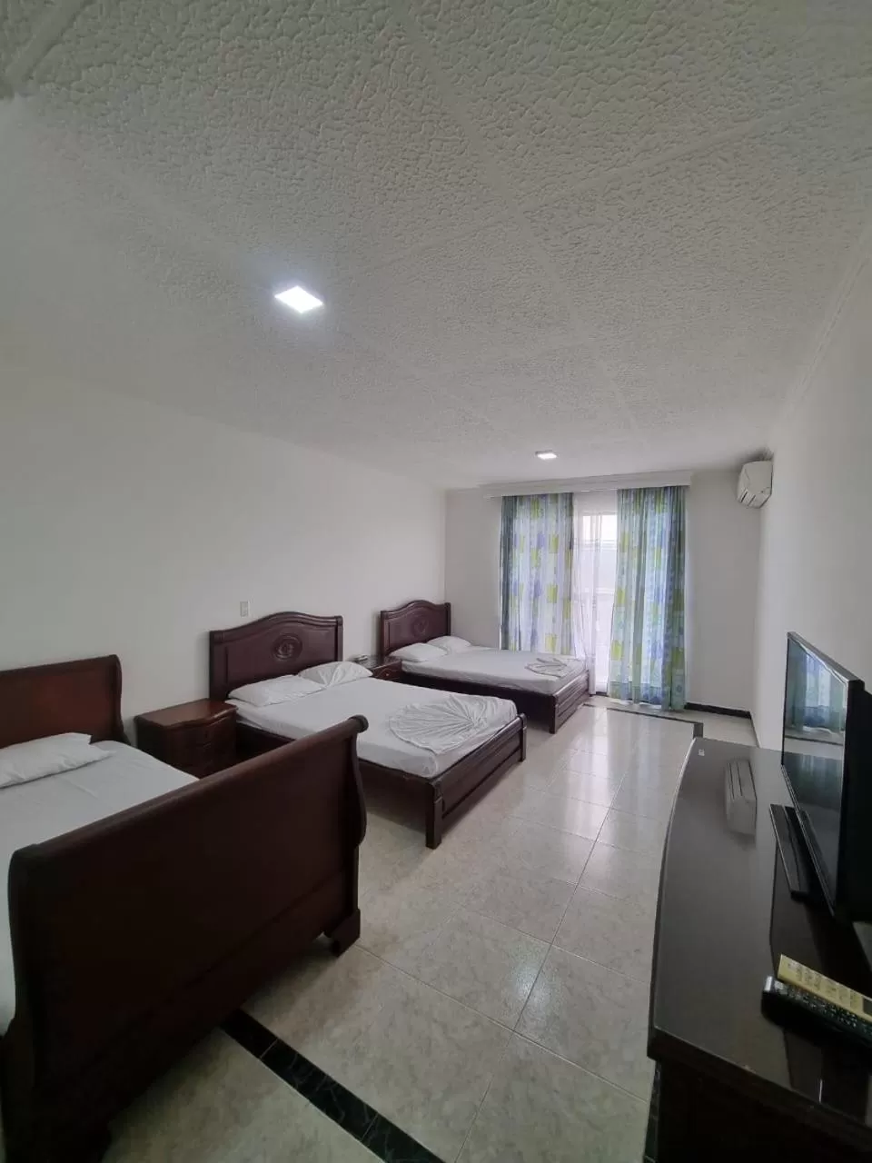 Bed, Seating Area in Zahira Hotel Melgar